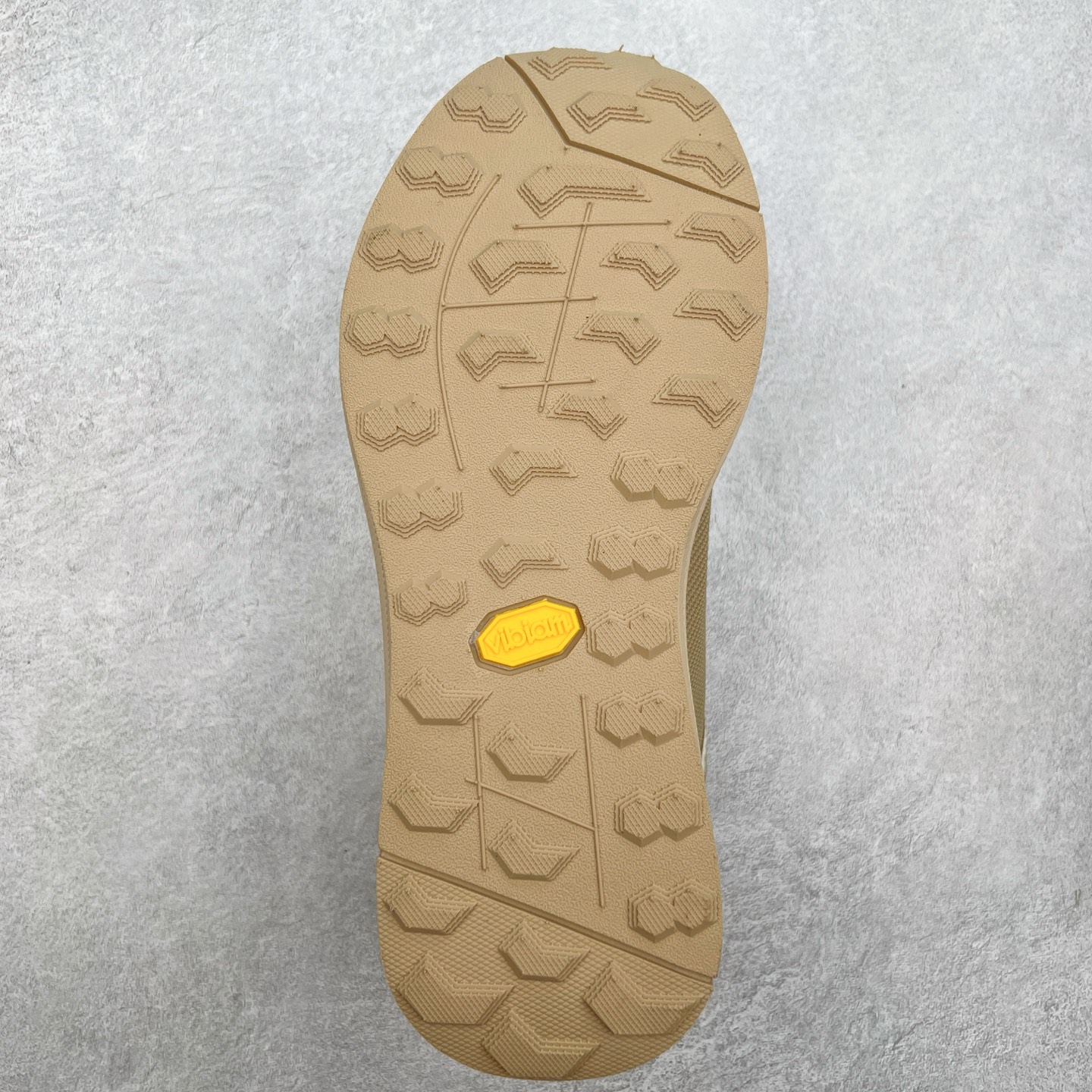 图片[9]-DESCENTE Dualis 迪桑特防水户外耐磨低帮生活休闲徒步登山鞋 DESCENTE（迪桑特）创立于1935年，品牌名取自法语词汇，意为“滑降”。品牌箭头标识代表滑雪的三种技术“高速直线滑行”、“穿越”和“侧滑”，也寓意品牌在打造高端专业运动产品中不断追求完美的创新精神，致力于成为中国高端专业滑雪、综训、女子、铁人三项、高尔夫的第一品牌。尺码：39 40 41 42 43 44 45-选品中心