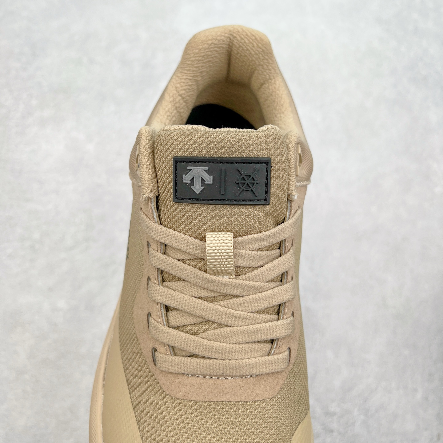 图片[5]-DESCENTE Dualis 迪桑特防水户外耐磨低帮生活休闲徒步登山鞋 DESCENTE（迪桑特）创立于1935年，品牌名取自法语词汇，意为“滑降”。品牌箭头标识代表滑雪的三种技术“高速直线滑行”、“穿越”和“侧滑”，也寓意品牌在打造高端专业运动产品中不断追求完美的创新精神，致力于成为中国高端专业滑雪、综训、女子、铁人三项、高尔夫的第一品牌。尺码：39 40 41 42 43 44 45-选品中心