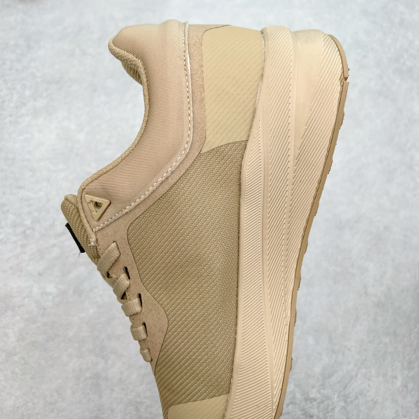 图片[7]-DESCENTE Dualis 迪桑特防水户外耐磨低帮生活休闲徒步登山鞋 DESCENTE（迪桑特）创立于1935年，品牌名取自法语词汇，意为“滑降”。品牌箭头标识代表滑雪的三种技术“高速直线滑行”、“穿越”和“侧滑”，也寓意品牌在打造高端专业运动产品中不断追求完美的创新精神，致力于成为中国高端专业滑雪、综训、女子、铁人三项、高尔夫的第一品牌。尺码：39 40 41 42 43 44 45-选品中心