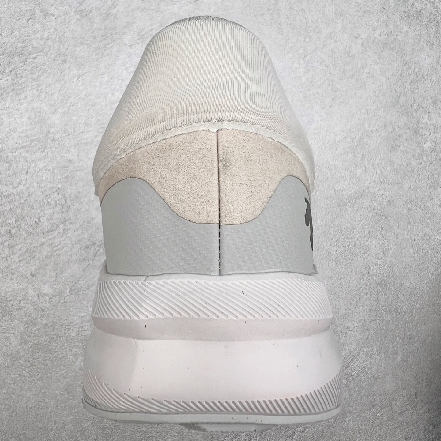 图片[8]-DESCENTE Dualis 迪桑特防水户外耐磨低帮生活休闲徒步登山鞋 DESCENTE（迪桑特）创立于1935年，品牌名取自法语词汇，意为“滑降”。品牌箭头标识代表滑雪的三种技术“高速直线滑行”、“穿越”和“侧滑”，也寓意品牌在打造高端专业运动产品中不断追求完美的创新精神，致力于成为中国高端专业滑雪、综训、女子、铁人三项、高尔夫的第一品牌。尺码：39 40 41 42 43 44 45-选品中心