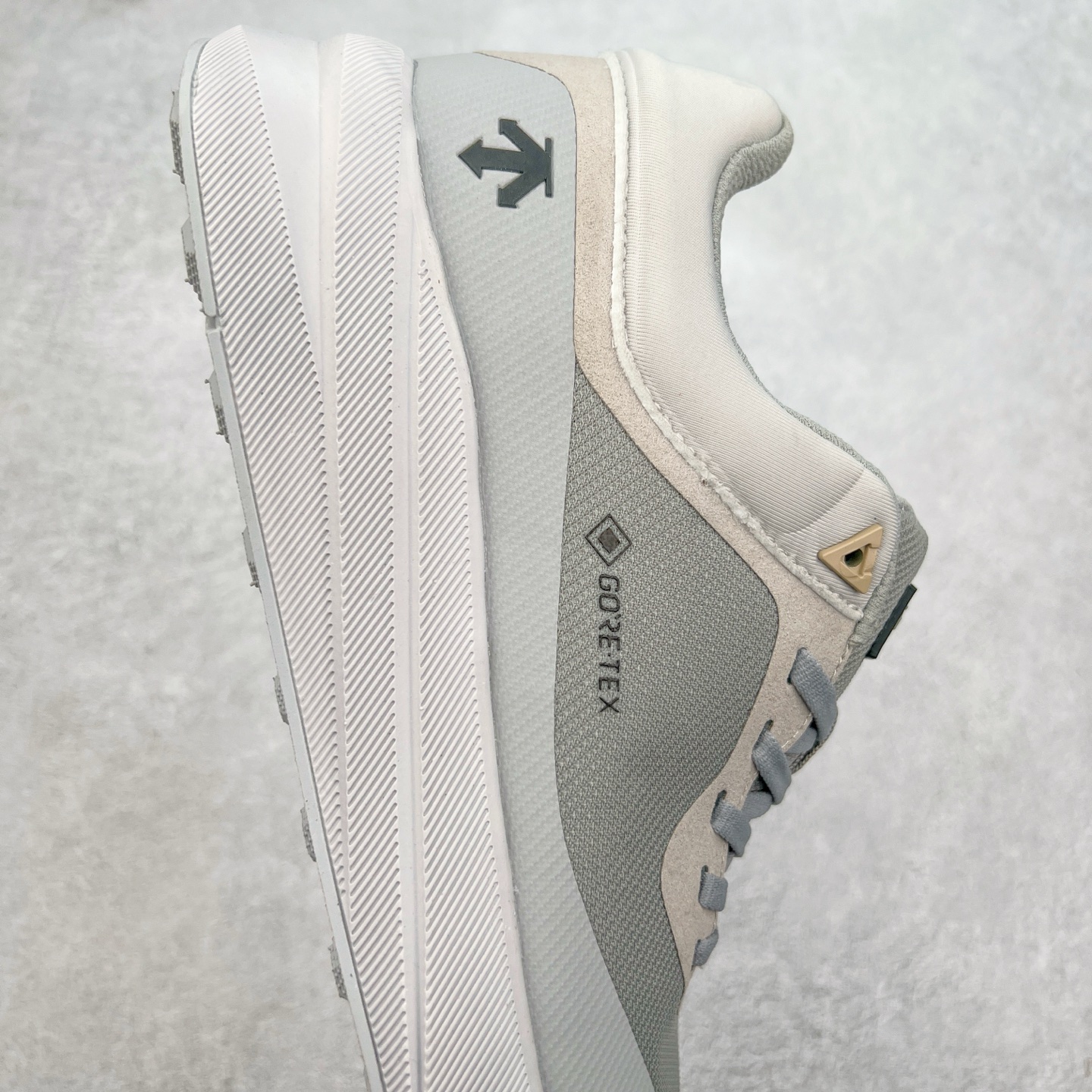 图片[6]-DESCENTE Dualis 迪桑特防水户外耐磨低帮生活休闲徒步登山鞋 DESCENTE（迪桑特）创立于1935年，品牌名取自法语词汇，意为“滑降”。品牌箭头标识代表滑雪的三种技术“高速直线滑行”、“穿越”和“侧滑”，也寓意品牌在打造高端专业运动产品中不断追求完美的创新精神，致力于成为中国高端专业滑雪、综训、女子、铁人三项、高尔夫的第一品牌。尺码：39 40 41 42 43 44 45-选品中心