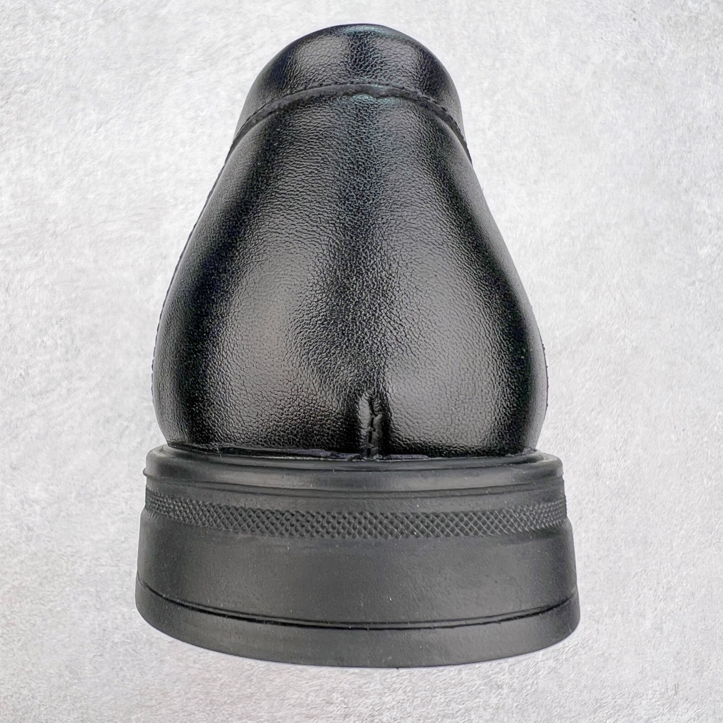 图片[8]-ECCO爱步男士乐福鞋 套脚牛皮皮鞋商务豆豆鞋都市伦敦系列 甄选优质皮革搭配柔软的纺衬里，以缜密缝线细诉精湛工艺，集舒适与格调于一体 圆头的款式设计令鞋头鞋楦区域更加宽敞舒适，宽楦鞋型适应多种脚型，久穿不累 确保每一步的舒适与稳固 创新鞋底 提供运动脚感的正装鞋 将双脚自然托起，轻盈柔软，回弹缓震 舒适耐穿 沿袭时髦鞋匠的工艺品质，将舒适脚感与百搭风尚巧妙融为一体，带来定制般的非凡体验 绅士型格 尽在这一步 尺码：38 39 40 41 42 43（皮鞋码）-选品中心