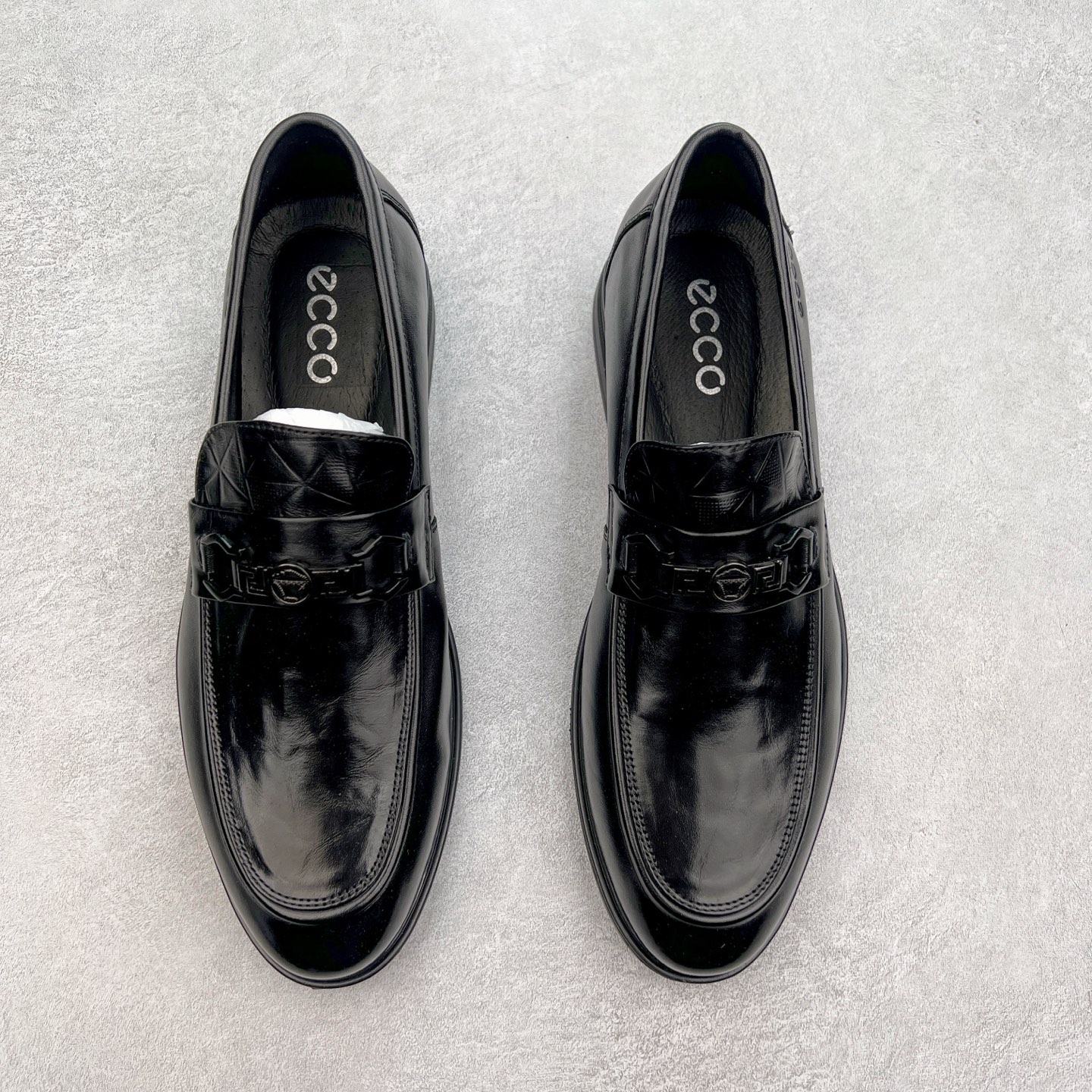 图片[2]-ECCO爱步男士乐福鞋 套脚牛皮皮鞋商务豆豆鞋都市伦敦系列 甄选优质皮革搭配柔软的纺衬里，以缜密缝线细诉精湛工艺，集舒适与格调于一体 圆头的款式设计令鞋头鞋楦区域更加宽敞舒适，宽楦鞋型适应多种脚型，久穿不累 确保每一步的舒适与稳固 创新鞋底 提供运动脚感的正装鞋 将双脚自然托起，轻盈柔软，回弹缓震 舒适耐穿 沿袭时髦鞋匠的工艺品质，将舒适脚感与百搭风尚巧妙融为一体，带来定制般的非凡体验 绅士型格 尽在这一步 尺码：38 39 40 41 42 43（皮鞋码）-选品中心