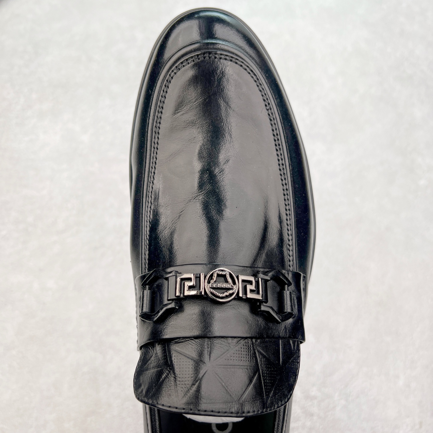 图片[4]-ECCO爱步男士乐福鞋 套脚牛皮皮鞋商务豆豆鞋都市伦敦系列 甄选优质皮革搭配柔软的纺衬里，以缜密缝线细诉精湛工艺，集舒适与格调于一体 圆头的款式设计令鞋头鞋楦区域更加宽敞舒适，宽楦鞋型适应多种脚型，久穿不累 确保每一步的舒适与稳固 创新鞋底 提供运动脚感的正装鞋 将双脚自然托起，轻盈柔软，回弹缓震 舒适耐穿 沿袭时髦鞋匠的工艺品质，将舒适脚感与百搭风尚巧妙融为一体，带来定制般的非凡体验 绅士型格 尽在这一步 尺码：38 39 40 41 42 43（皮鞋码）-选品中心