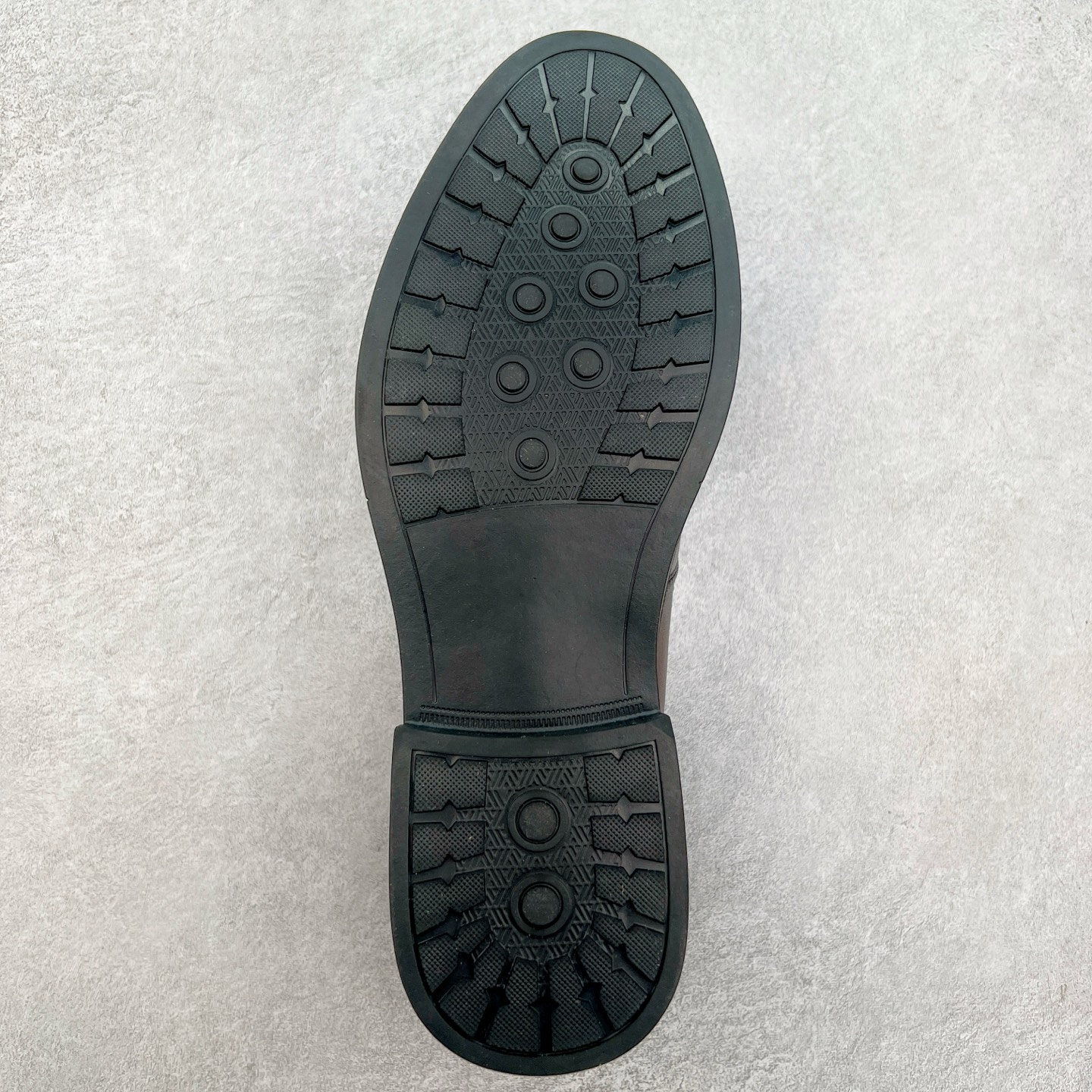 图片[9]-ECCO爱步男士乐福鞋 套脚牛皮皮鞋商务豆豆鞋都市伦敦系列 甄选优质皮革搭配柔软的纺衬里，以缜密缝线细诉精湛工艺，集舒适与格调于一体 圆头的款式设计令鞋头鞋楦区域更加宽敞舒适，宽楦鞋型适应多种脚型，久穿不累 确保每一步的舒适与稳固 创新鞋底 提供运动脚感的正装鞋 将双脚自然托起，轻盈柔软，回弹缓震 舒适耐穿 沿袭时髦鞋匠的工艺品质，将舒适脚感与百搭风尚巧妙融为一体，带来定制般的非凡体验 绅士型格 尽在这一步 尺码：38 39 40 41 42 43（皮鞋码）-选品中心