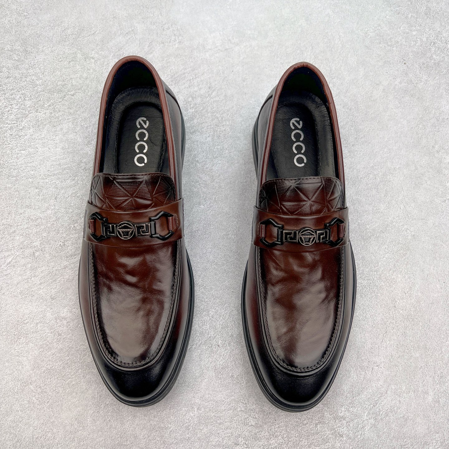 图片[2]-ECCO爱步男士乐福鞋 套脚牛皮皮鞋商务豆豆鞋都市伦敦系列 甄选优质皮革搭配柔软的纺衬里，以缜密缝线细诉精湛工艺，集舒适与格调于一体 圆头的款式设计令鞋头鞋楦区域更加宽敞舒适，宽楦鞋型适应多种脚型，久穿不累 确保每一步的舒适与稳固 创新鞋底 提供运动脚感的正装鞋 将双脚自然托起，轻盈柔软，回弹缓震 舒适耐穿 沿袭时髦鞋匠的工艺品质，将舒适脚感与百搭风尚巧妙融为一体，带来定制般的非凡体验 绅士型格 尽在这一步 尺码：38 39 40 41 42 43（皮鞋码）-选品中心