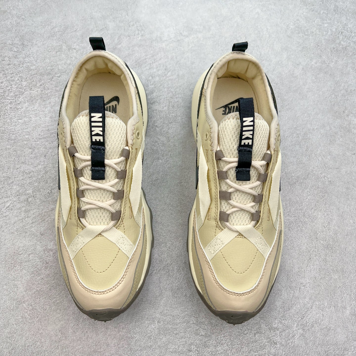 图片[2]-NK TC 7900 Lx 人气单品复古老爹鞋 DD9682-200 织带与对勾交错穿插 以及它的走线和收口 看起来都非常的有设计感 很高级（对勾是有反光效果的）鞋底用了厚实的泡绵不仅可以缓震 更提升了穿着的舒适感 最主要的是泡绵会使鞋子变得很轻 所以这双鞋上脚也是又舒服又轻便 走路逛街都不会觉得很累 脚感底部泡棉搭配了橡胶 所以它的耐穿性和抓地性也非常得好 鞋跟大概有三四公分的厚度 所以这双鞋具有一定的增高和拉长小腿的效果 尺码：35.5 36 36.5 37.5 38 38.5 39 40 40.5 41 42 42.5 43 44 44.5 45-选品中心