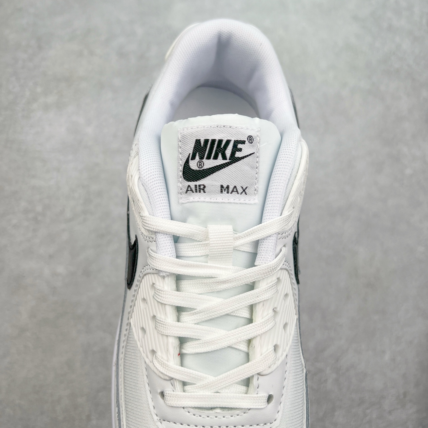 图片[5]-＃MX版 NK Air MAX 90 气垫复古减震跑步鞋 325213-131 经典重温 独家陆续补货 外单专供大厂出品 品质稳定 一百余色 终端操作 Air Max 90于1990年推出 来自Air Max系列 在Air Max 1的基础上改进而得 增加了气垫面积 外型上也更为流线 最特別的就是加入了菱纹塑胶嵌板 为Air Max 90增添了许多潮流气息 皮革鞋面 造就出色耐穿性和支撑力 Max Air缓震配置搭配泡棉中底 令Air Max 90轻盈而舒适 华夫格橡胶外底 铸就Air Max 90非凡的抓地力 而Air Max 90不仅是一双跑鞋 它成功跨越了时间的演进 成为了球鞋文化与潮流圈中最熟为人知的鞋款之一 尺码：36 36.5 37.5 38 38.5 39 40 40.5 41 42 42.5 43 44 44.5 45-选品中心