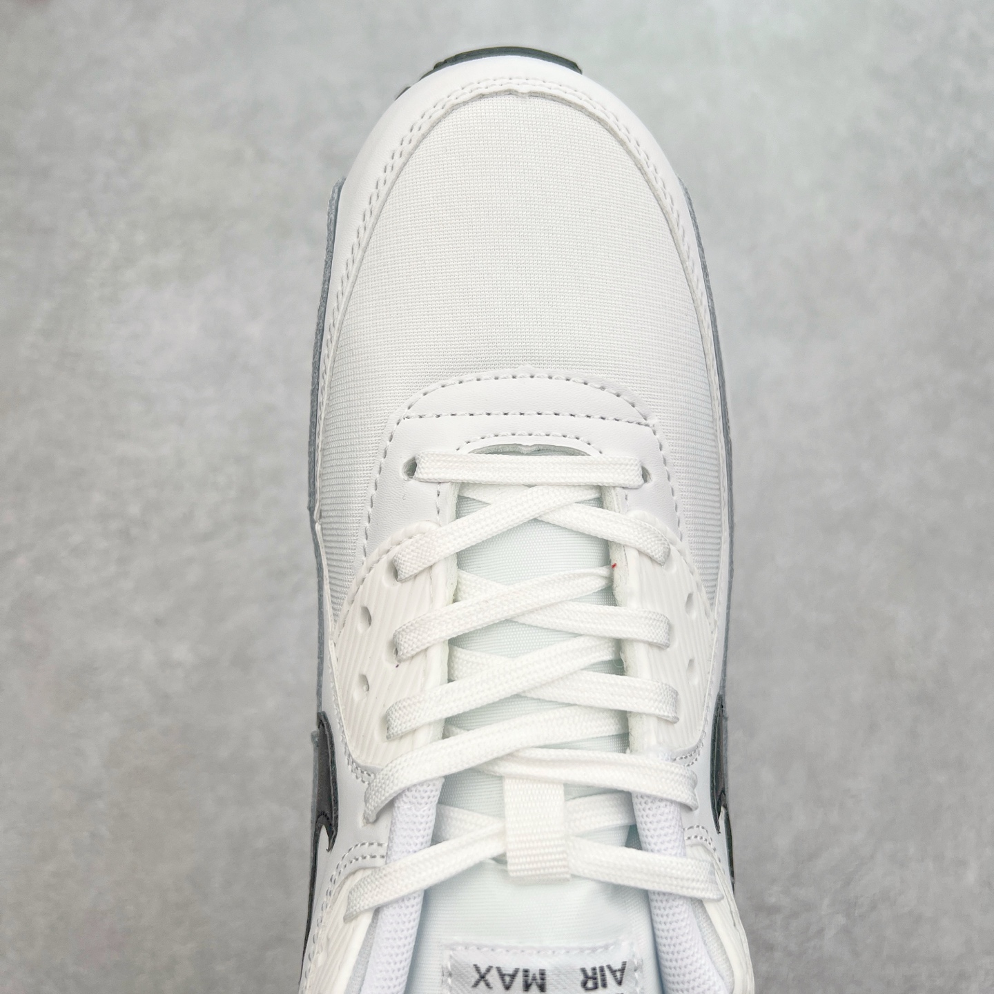 图片[4]-＃MX版 NK Air MAX 90 气垫复古减震跑步鞋 325213-131 经典重温 独家陆续补货 外单专供大厂出品 品质稳定 一百余色 终端操作 Air Max 90于1990年推出 来自Air Max系列 在Air Max 1的基础上改进而得 增加了气垫面积 外型上也更为流线 最特別的就是加入了菱纹塑胶嵌板 为Air Max 90增添了许多潮流气息 皮革鞋面 造就出色耐穿性和支撑力 Max Air缓震配置搭配泡棉中底 令Air Max 90轻盈而舒适 华夫格橡胶外底 铸就Air Max 90非凡的抓地力 而Air Max 90不仅是一双跑鞋 它成功跨越了时间的演进 成为了球鞋文化与潮流圈中最熟为人知的鞋款之一 尺码：36 36.5 37.5 38 38.5 39 40 40.5 41 42 42.5 43 44 44.5 45-选品中心