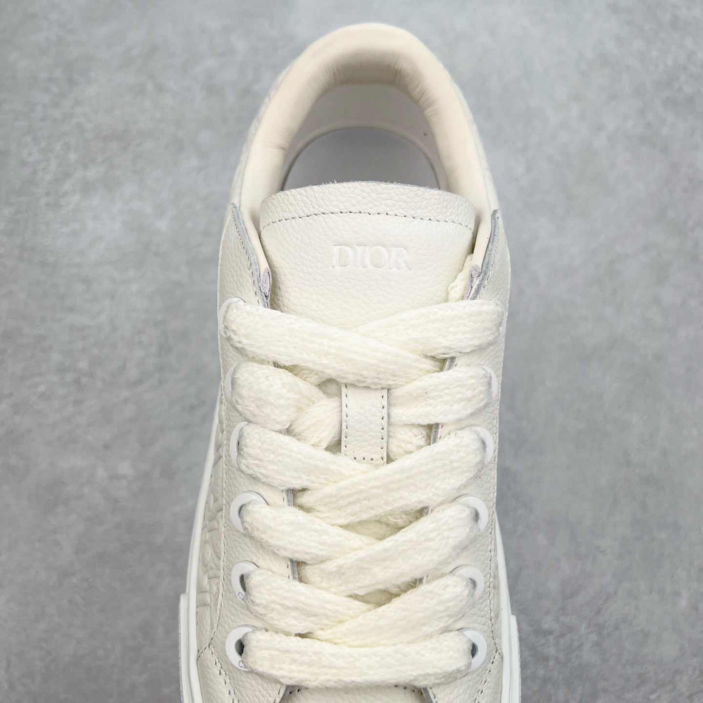 图片[5]-＃纯原 Dior B33 迪奥印花系带时尚运动板鞋网球鞋 全套原厂新版原纸板楦头开发 原厂特供皮料加持 原档数据大底 高频字母排版细节 还原 Zp 高端零售特供批次 2023秋季新品 彰显非凡的精湛工艺 重新诠释经典的网球鞋 时尚的廓形突显厚实感 采用全新的拉绒马海毛针织面料 突显柔软触感与富有层次感的流行色彩 搭配棕色绒面革镶片提升格调 别具一格的加垫鞋舌点缀以压花效果Dior标志 后侧点缀以Dior 30Avenue Montaigne标志 可为各式休闲造型增添时尚气质 尺码：40 41 42 43 44 45 46-选品中心