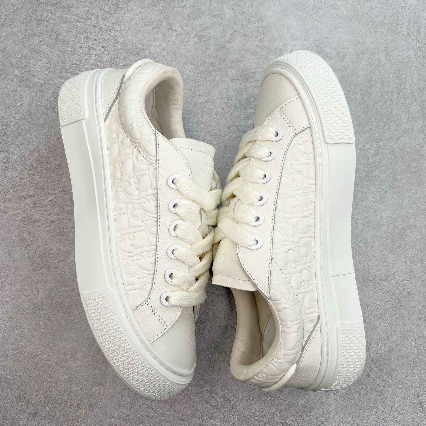 图片[3]-＃纯原 Dior B33 迪奥印花系带时尚运动板鞋网球鞋 全套原厂新版原纸板楦头开发 原厂特供皮料加持 原档数据大底 高频字母排版细节 还原 Zp 高端零售特供批次 2023秋季新品 彰显非凡的精湛工艺 重新诠释经典的网球鞋 时尚的廓形突显厚实感 采用全新的拉绒马海毛针织面料 突显柔软触感与富有层次感的流行色彩 搭配棕色绒面革镶片提升格调 别具一格的加垫鞋舌点缀以压花效果Dior标志 后侧点缀以Dior 30Avenue Montaigne标志 可为各式休闲造型增添时尚气质 尺码：40 41 42 43 44 45 46-选品中心