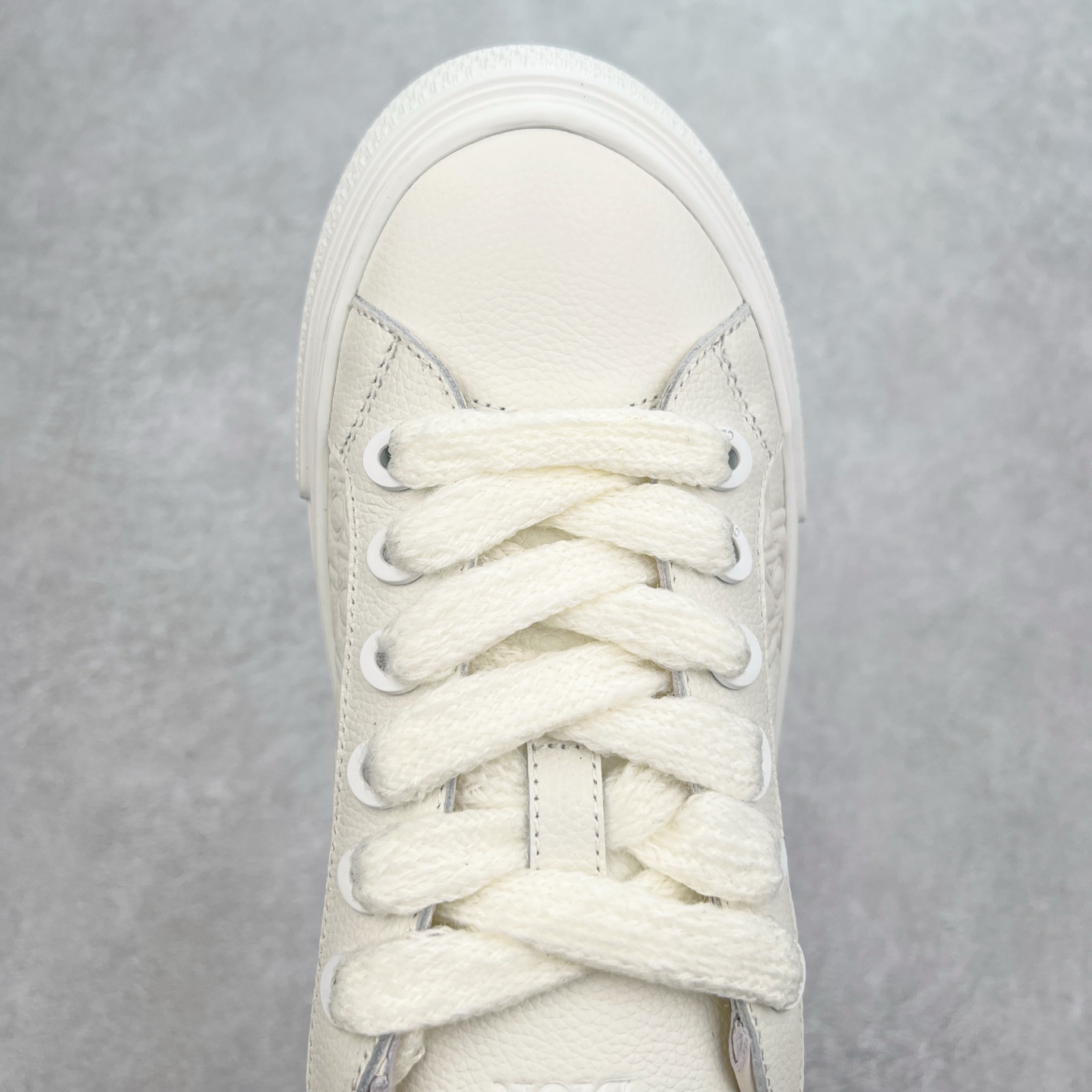 图片[4]-＃纯原 Dior B33 迪奥印花系带时尚运动板鞋网球鞋 全套原厂新版原纸板楦头开发 原厂特供皮料加持 原档数据大底 高频字母排版细节 还原 Zp 高端零售特供批次 2023秋季新品 彰显非凡的精湛工艺 重新诠释经典的网球鞋 时尚的廓形突显厚实感 采用全新的拉绒马海毛针织面料 突显柔软触感与富有层次感的流行色彩 搭配棕色绒面革镶片提升格调 别具一格的加垫鞋舌点缀以压花效果Dior标志 后侧点缀以Dior 30Avenue Montaigne标志 可为各式休闲造型增添时尚气质 尺码：40 41 42 43 44 45 46-选品中心