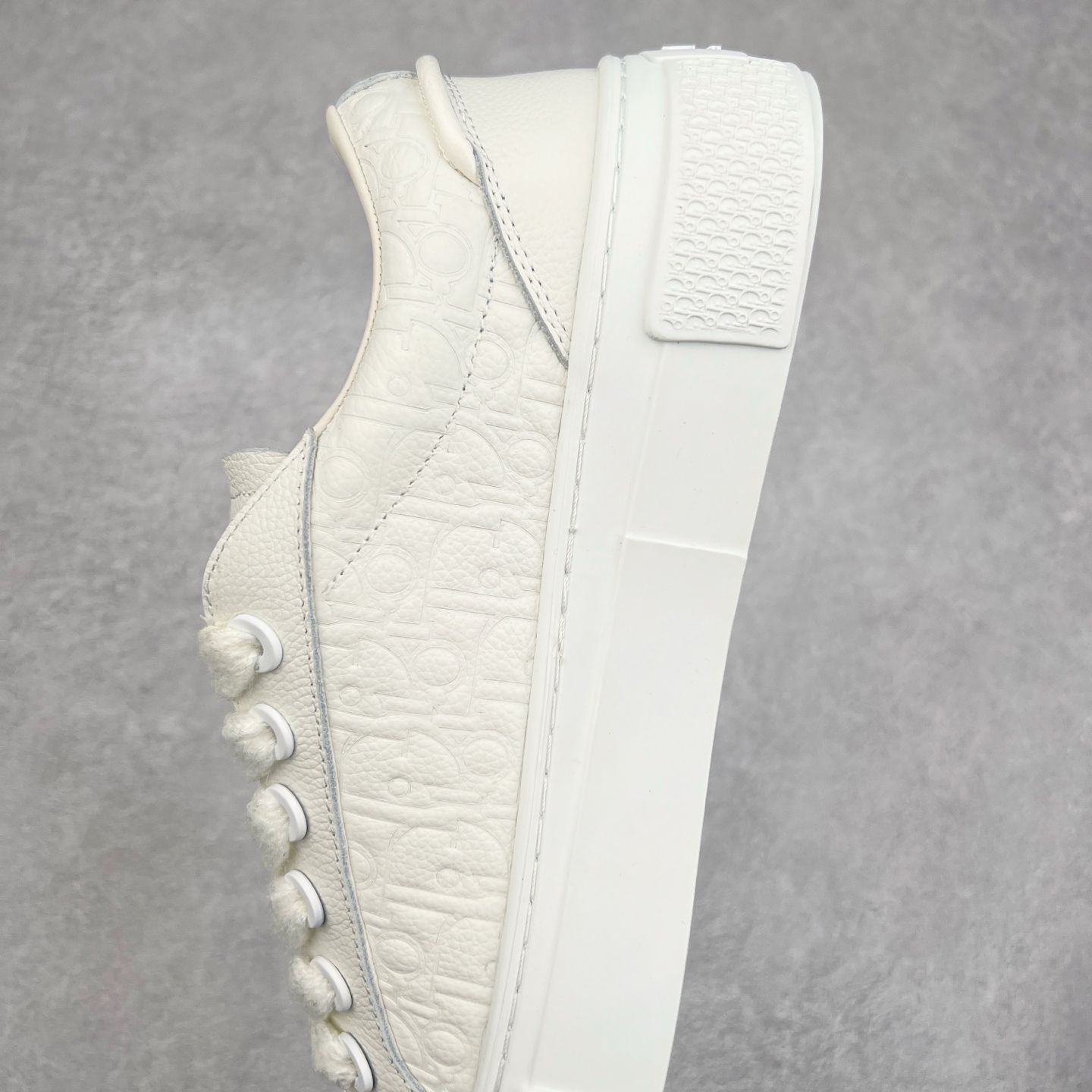 图片[7]-＃纯原 Dior B33 迪奥印花系带时尚运动板鞋网球鞋 全套原厂新版原纸板楦头开发 原厂特供皮料加持 原档数据大底 高频字母排版细节 还原 Zp 高端零售特供批次 2023秋季新品 彰显非凡的精湛工艺 重新诠释经典的网球鞋 时尚的廓形突显厚实感 采用全新的拉绒马海毛针织面料 突显柔软触感与富有层次感的流行色彩 搭配棕色绒面革镶片提升格调 别具一格的加垫鞋舌点缀以压花效果Dior标志 后侧点缀以Dior 30Avenue Montaigne标志 可为各式休闲造型增添时尚气质 尺码：40 41 42 43 44 45 46-选品中心