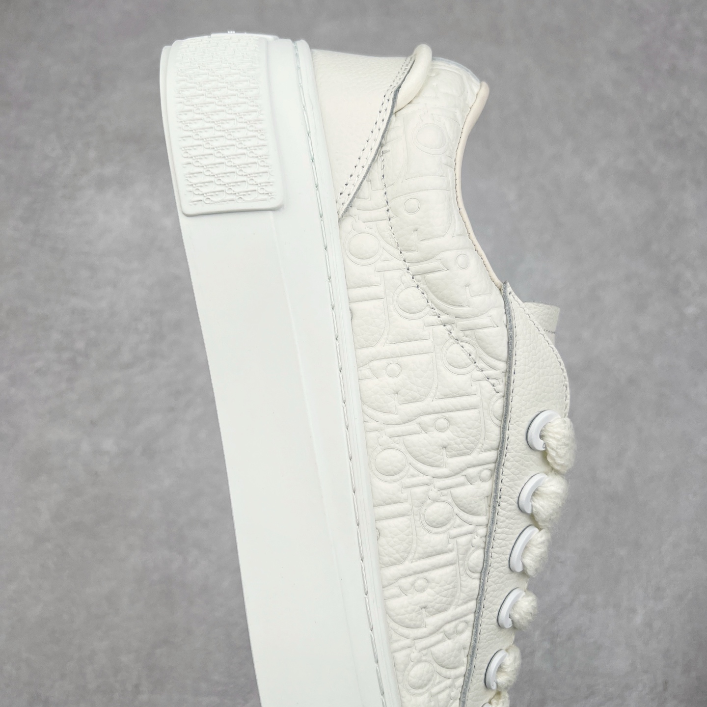 图片[6]-＃纯原 Dior B33 迪奥印花系带时尚运动板鞋网球鞋 全套原厂新版原纸板楦头开发 原厂特供皮料加持 原档数据大底 高频字母排版细节 还原 Zp 高端零售特供批次 2023秋季新品 彰显非凡的精湛工艺 重新诠释经典的网球鞋 时尚的廓形突显厚实感 采用全新的拉绒马海毛针织面料 突显柔软触感与富有层次感的流行色彩 搭配棕色绒面革镶片提升格调 别具一格的加垫鞋舌点缀以压花效果Dior标志 后侧点缀以Dior 30Avenue Montaigne标志 可为各式休闲造型增添时尚气质 尺码：40 41 42 43 44 45 46-选品中心