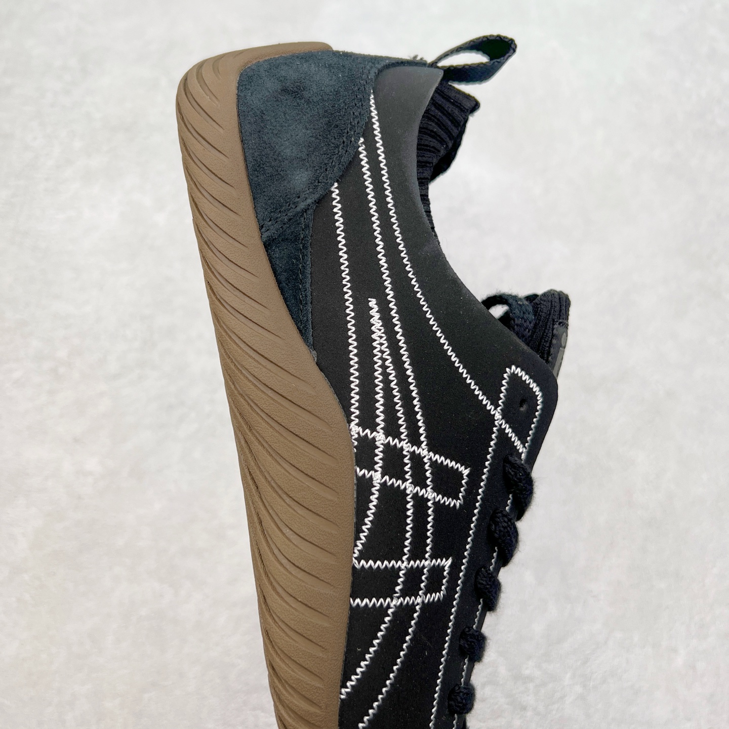 图片[6]-Onitsuka Tiger 鬼塚虎 Sclaw 轻便舒适防滑耐磨透气支撑吸汗低帮生活休闲鞋 低帮设计简洁利落 流畅的线条勾勒出随性的风格 鞋口织物收口 经典鞋袜一体 明线设计标志性logo 采用织物和柔软皮革拼接 时尚质感满满 防磨耐磨大底 上脚轻便舒适 尺码：36 37 37.5 38 39 39.5 40 40.5 41.5 42 42.5 43.5 44 45-选品中心