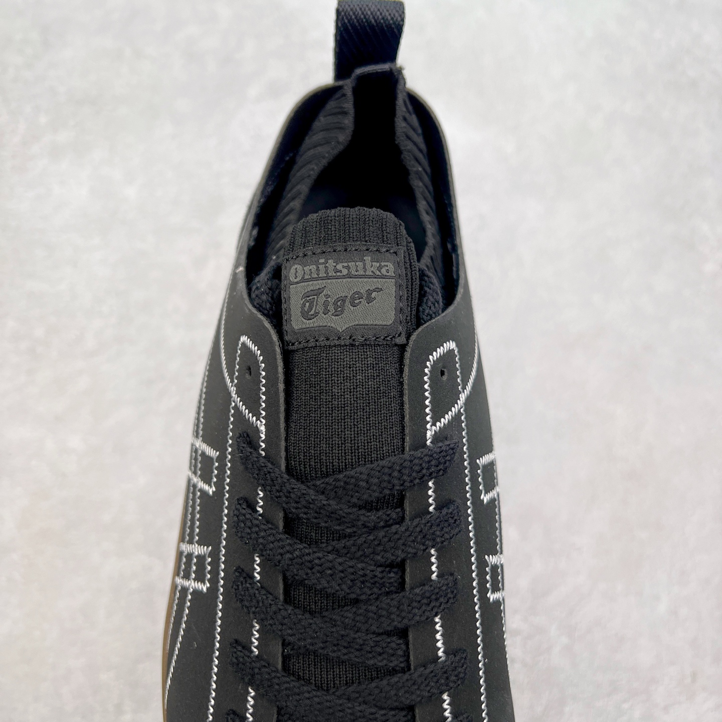 图片[5]-Onitsuka Tiger 鬼塚虎 Sclaw 轻便舒适防滑耐磨透气支撑吸汗低帮生活休闲鞋 低帮设计简洁利落 流畅的线条勾勒出随性的风格 鞋口织物收口 经典鞋袜一体 明线设计标志性logo 采用织物和柔软皮革拼接 时尚质感满满 防磨耐磨大底 上脚轻便舒适 尺码：36 37 37.5 38 39 39.5 40 40.5 41.5 42 42.5 43.5 44 45-选品中心