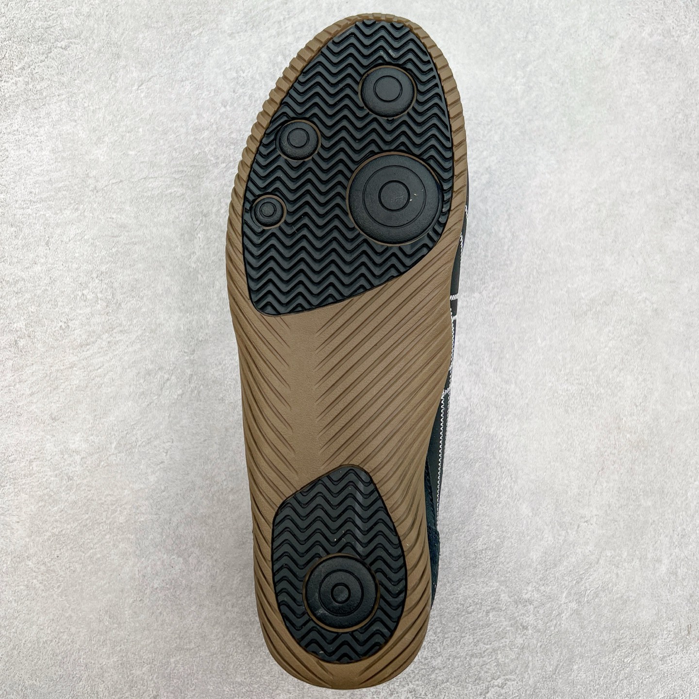 图片[9]-Onitsuka Tiger 鬼塚虎 Sclaw 轻便舒适防滑耐磨透气支撑吸汗低帮生活休闲鞋 低帮设计简洁利落 流畅的线条勾勒出随性的风格 鞋口织物收口 经典鞋袜一体 明线设计标志性logo 采用织物和柔软皮革拼接 时尚质感满满 防磨耐磨大底 上脚轻便舒适 尺码：36 37 37.5 38 39 39.5 40 40.5 41.5 42 42.5 43.5 44 45-选品中心