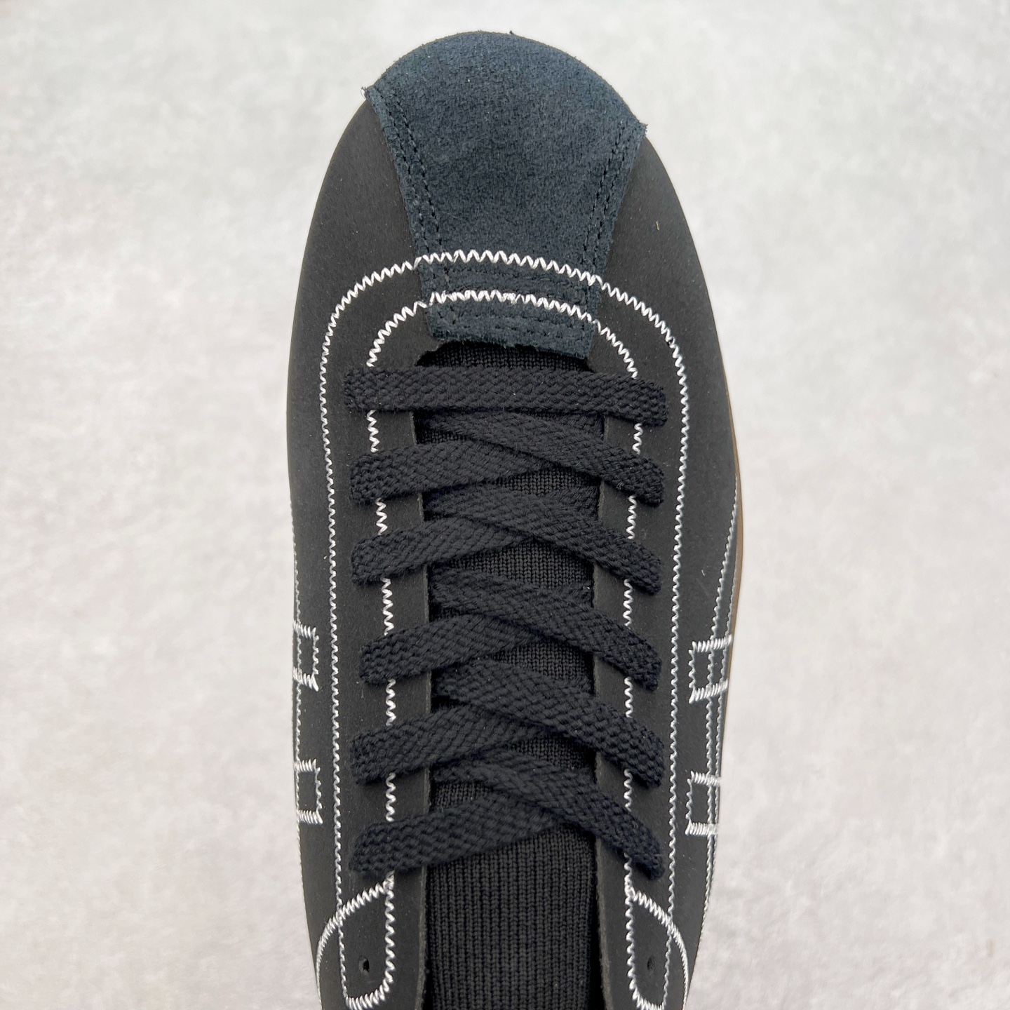 图片[4]-Onitsuka Tiger 鬼塚虎 Sclaw 轻便舒适防滑耐磨透气支撑吸汗低帮生活休闲鞋 低帮设计简洁利落 流畅的线条勾勒出随性的风格 鞋口织物收口 经典鞋袜一体 明线设计标志性logo 采用织物和柔软皮革拼接 时尚质感满满 防磨耐磨大底 上脚轻便舒适 尺码：36 37 37.5 38 39 39.5 40 40.5 41.5 42 42.5 43.5 44 45-选品中心