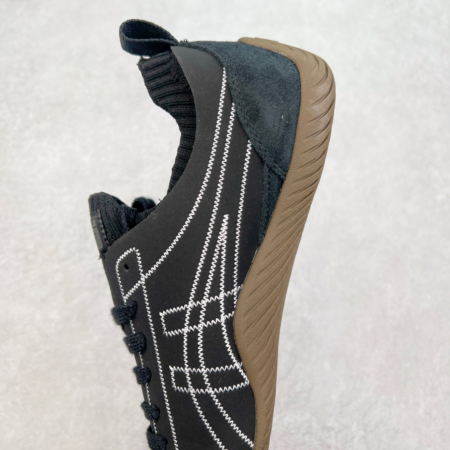 图片[7]-Onitsuka Tiger 鬼塚虎 Sclaw 轻便舒适防滑耐磨透气支撑吸汗低帮生活休闲鞋 低帮设计简洁利落 流畅的线条勾勒出随性的风格 鞋口织物收口 经典鞋袜一体 明线设计标志性logo 采用织物和柔软皮革拼接 时尚质感满满 防磨耐磨大底 上脚轻便舒适 尺码：36 37 37.5 38 39 39.5 40 40.5 41.5 42 42.5 43.5 44 45-选品中心