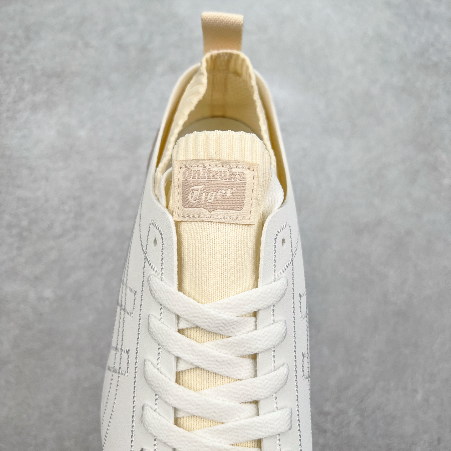 图片[5]-Onitsuka Tiger 鬼塚虎 Sclaw 轻便舒适防滑耐磨透气支撑吸汗低帮生活休闲鞋 低帮设计简洁利落 流畅的线条勾勒出随性的风格 鞋口织物收口 经典鞋袜一体 明线设计标志性logo 采用织物和柔软皮革拼接 时尚质感满满 防磨耐磨大底 上脚轻便舒适 尺码：36 37 37.5 38 39 39.5 40 40.5 41.5 42 42.5 43.5 44 45-选品中心