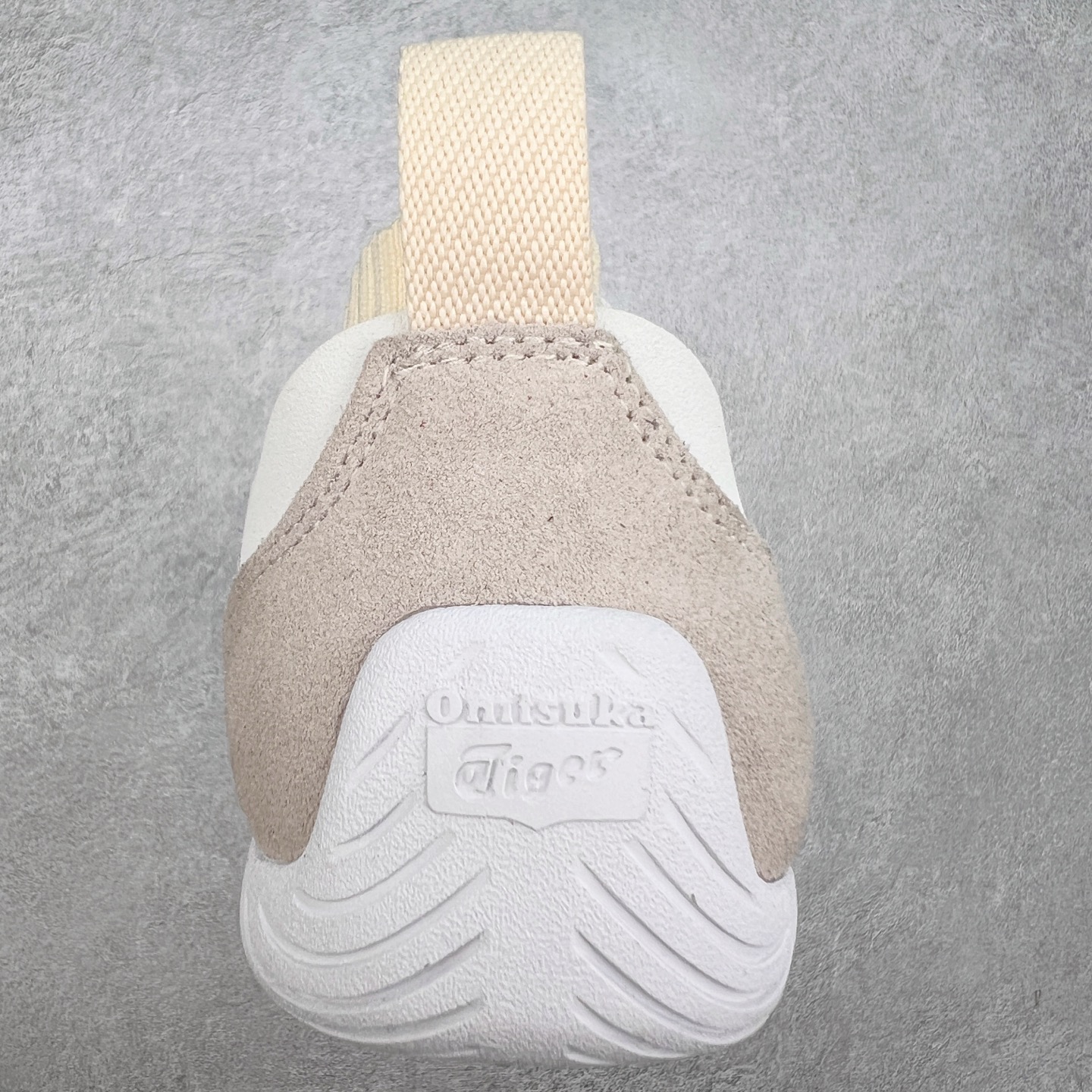 图片[8]-Onitsuka Tiger 鬼塚虎 Sclaw 轻便舒适防滑耐磨透气支撑吸汗低帮生活休闲鞋 低帮设计简洁利落 流畅的线条勾勒出随性的风格 鞋口织物收口 经典鞋袜一体 明线设计标志性logo 采用织物和柔软皮革拼接 时尚质感满满 防磨耐磨大底 上脚轻便舒适 尺码：36 37 37.5 38 39 39.5 40 40.5 41.5 42 42.5 43.5 44 45-选品中心