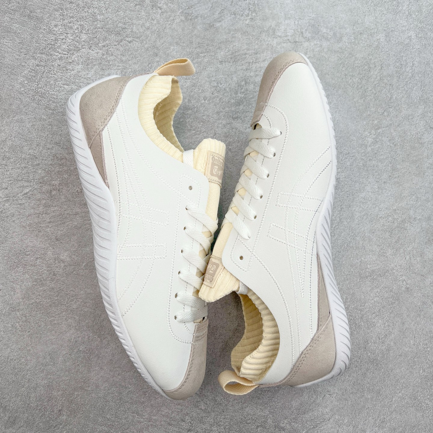 图片[3]-Onitsuka Tiger 鬼塚虎 Sclaw 轻便舒适防滑耐磨透气支撑吸汗低帮生活休闲鞋 低帮设计简洁利落 流畅的线条勾勒出随性的风格 鞋口织物收口 经典鞋袜一体 明线设计标志性logo 采用织物和柔软皮革拼接 时尚质感满满 防磨耐磨大底 上脚轻便舒适 尺码：36 37 37.5 38 39 39.5 40 40.5 41.5 42 42.5 43.5 44 45-选品中心