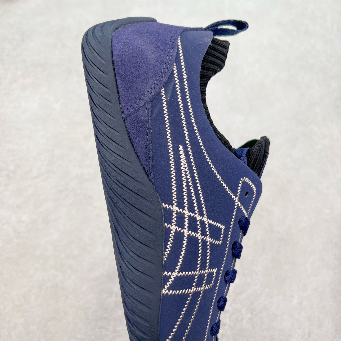 图片[6]-Onitsuka Tiger 鬼塚虎 Sclaw 轻便舒适防滑耐磨透气支撑吸汗低帮生活休闲鞋 低帮设计简洁利落 流畅的线条勾勒出随性的风格 鞋口织物收口 经典鞋袜一体 明线设计标志性logo 采用织物和柔软皮革拼接 时尚质感满满 防磨耐磨大底 上脚轻便舒适 尺码：36 37 37.5 38 39 39.5 40 40.5 41.5 42 42.5 43.5 44 45-选品中心