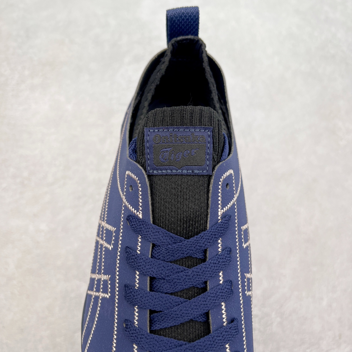 图片[5]-Onitsuka Tiger 鬼塚虎 Sclaw 轻便舒适防滑耐磨透气支撑吸汗低帮生活休闲鞋 低帮设计简洁利落 流畅的线条勾勒出随性的风格 鞋口织物收口 经典鞋袜一体 明线设计标志性logo 采用织物和柔软皮革拼接 时尚质感满满 防磨耐磨大底 上脚轻便舒适 尺码：36 37 37.5 38 39 39.5 40 40.5 41.5 42 42.5 43.5 44 45-选品中心