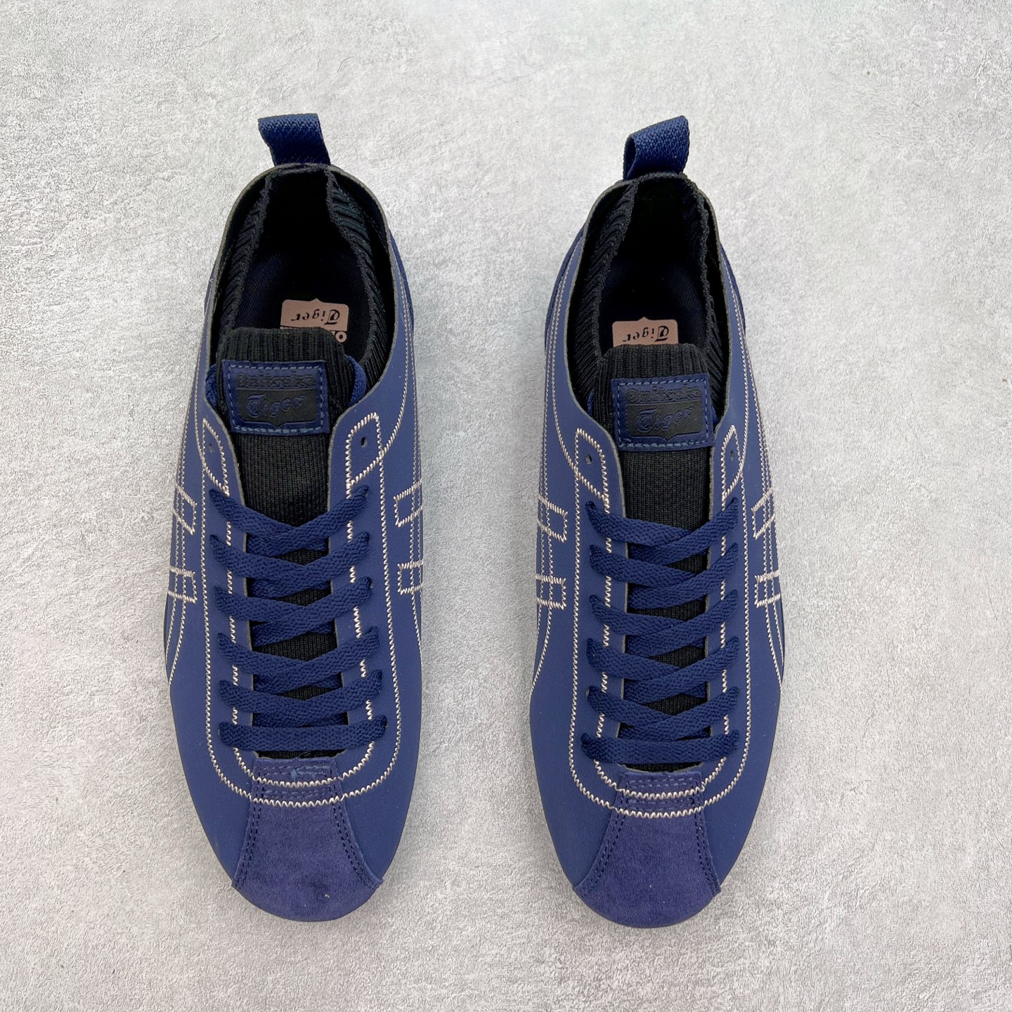 图片[2]-Onitsuka Tiger 鬼塚虎 Sclaw 轻便舒适防滑耐磨透气支撑吸汗低帮生活休闲鞋 低帮设计简洁利落 流畅的线条勾勒出随性的风格 鞋口织物收口 经典鞋袜一体 明线设计标志性logo 采用织物和柔软皮革拼接 时尚质感满满 防磨耐磨大底 上脚轻便舒适 尺码：36 37 37.5 38 39 39.5 40 40.5 41.5 42 42.5 43.5 44 45-选品中心