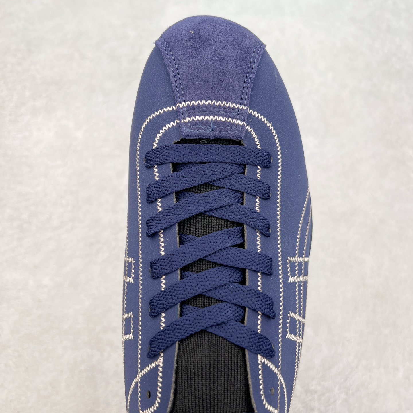 图片[4]-Onitsuka Tiger 鬼塚虎 Sclaw 轻便舒适防滑耐磨透气支撑吸汗低帮生活休闲鞋 低帮设计简洁利落 流畅的线条勾勒出随性的风格 鞋口织物收口 经典鞋袜一体 明线设计标志性logo 采用织物和柔软皮革拼接 时尚质感满满 防磨耐磨大底 上脚轻便舒适 尺码：36 37 37.5 38 39 39.5 40 40.5 41.5 42 42.5 43.5 44 45-选品中心