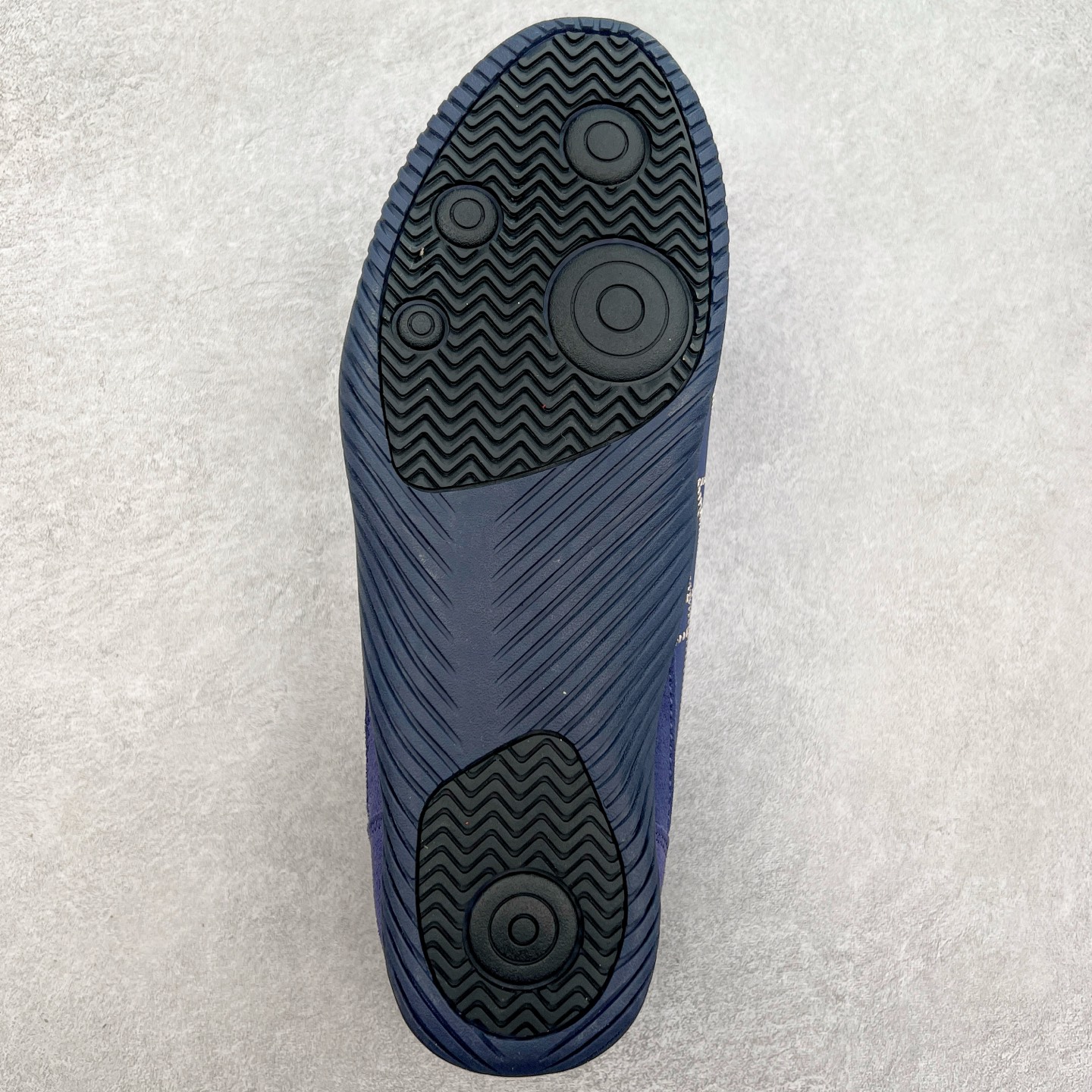 图片[9]-Onitsuka Tiger 鬼塚虎 Sclaw 轻便舒适防滑耐磨透气支撑吸汗低帮生活休闲鞋 低帮设计简洁利落 流畅的线条勾勒出随性的风格 鞋口织物收口 经典鞋袜一体 明线设计标志性logo 采用织物和柔软皮革拼接 时尚质感满满 防磨耐磨大底 上脚轻便舒适 尺码：36 37 37.5 38 39 39.5 40 40.5 41.5 42 42.5 43.5 44 45-选品中心