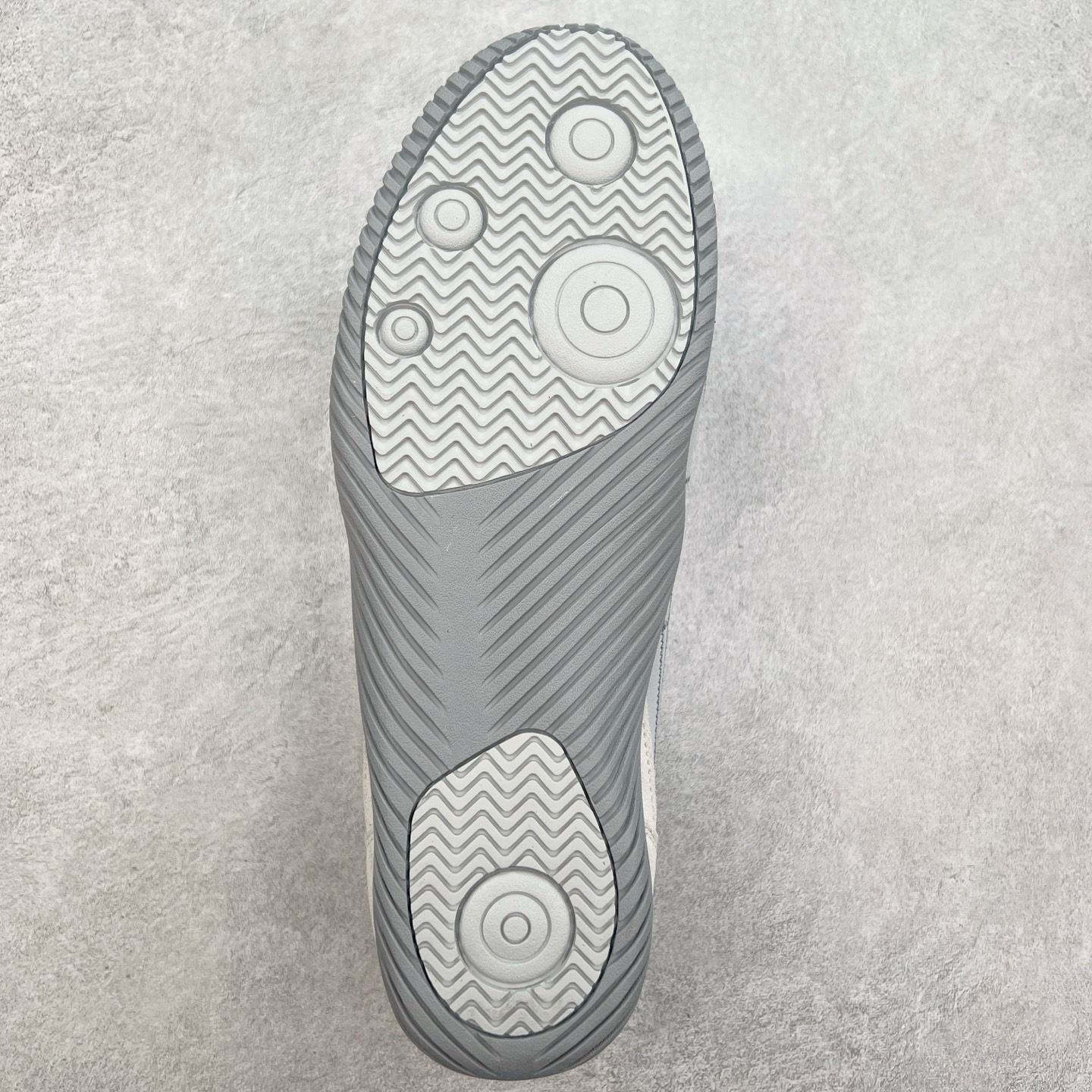 图片[9]-Onitsuka Tiger 鬼塚虎 Sclaw 轻便舒适防滑耐磨透气支撑吸汗低帮生活休闲鞋 低帮设计简洁利落 流畅的线条勾勒出随性的风格 鞋口织物收口 经典鞋袜一体 明线设计标志性logo 采用织物和柔软皮革拼接 时尚质感满满 防磨耐磨大底 上脚轻便舒适 尺码：36 37 37.5 38 39 39.5 40 40.5 41.5 42 42.5 43.5 44 45-选品中心