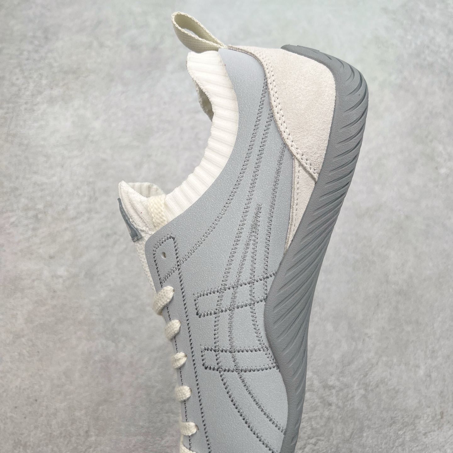 图片[7]-Onitsuka Tiger 鬼塚虎 Sclaw 轻便舒适防滑耐磨透气支撑吸汗低帮生活休闲鞋 低帮设计简洁利落 流畅的线条勾勒出随性的风格 鞋口织物收口 经典鞋袜一体 明线设计标志性logo 采用织物和柔软皮革拼接 时尚质感满满 防磨耐磨大底 上脚轻便舒适 尺码：36 37 37.5 38 39 39.5 40 40.5 41.5 42 42.5 43.5 44 45-选品中心