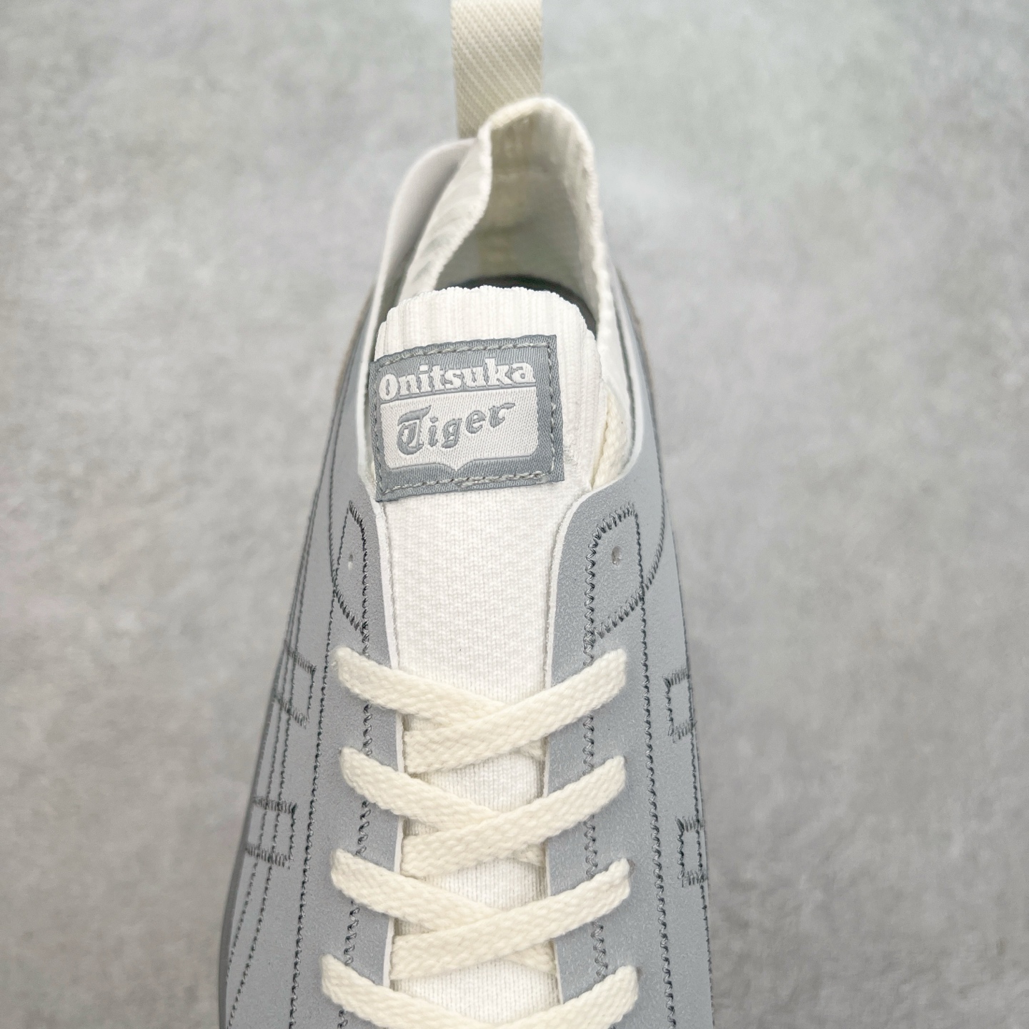 图片[5]-Onitsuka Tiger 鬼塚虎 Sclaw 轻便舒适防滑耐磨透气支撑吸汗低帮生活休闲鞋 低帮设计简洁利落 流畅的线条勾勒出随性的风格 鞋口织物收口 经典鞋袜一体 明线设计标志性logo 采用织物和柔软皮革拼接 时尚质感满满 防磨耐磨大底 上脚轻便舒适 尺码：36 37 37.5 38 39 39.5 40 40.5 41.5 42 42.5 43.5 44 45-选品中心