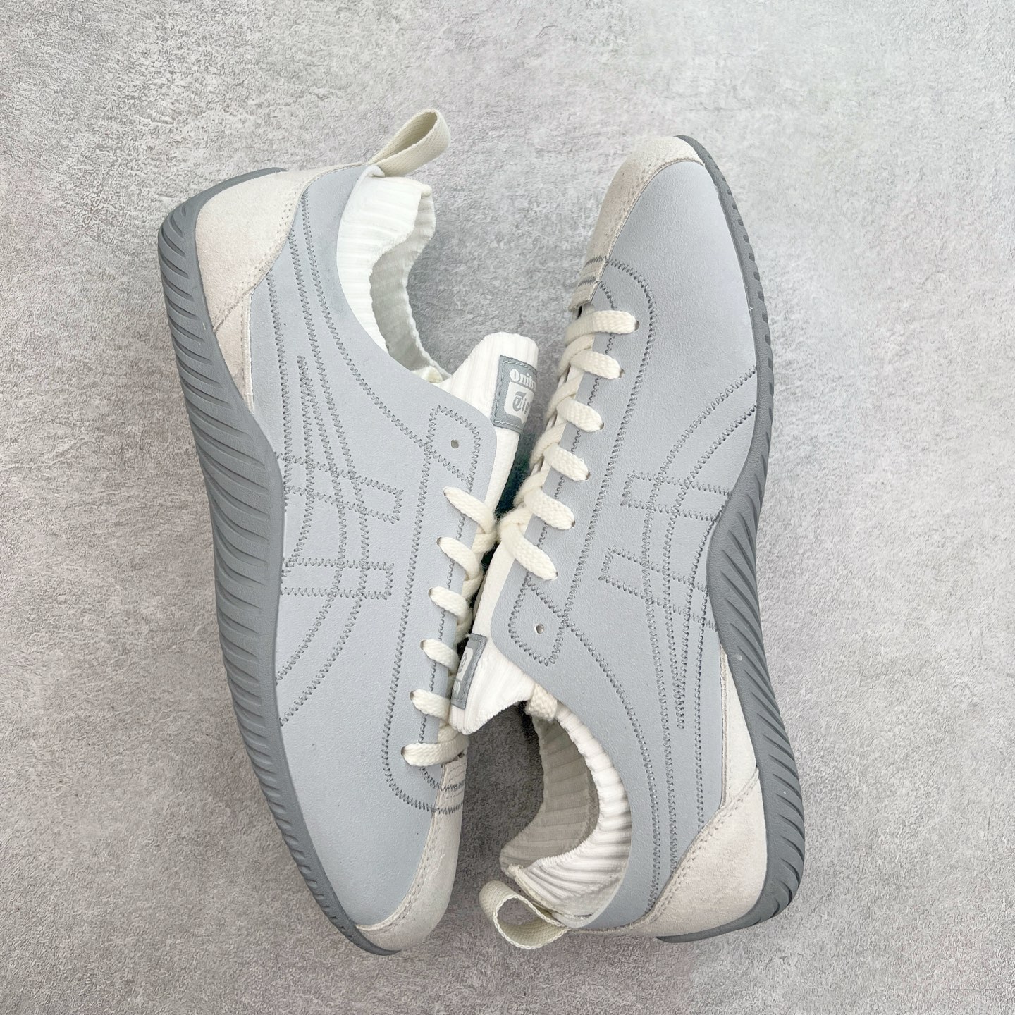 图片[3]-Onitsuka Tiger 鬼塚虎 Sclaw 轻便舒适防滑耐磨透气支撑吸汗低帮生活休闲鞋 低帮设计简洁利落 流畅的线条勾勒出随性的风格 鞋口织物收口 经典鞋袜一体 明线设计标志性logo 采用织物和柔软皮革拼接 时尚质感满满 防磨耐磨大底 上脚轻便舒适 尺码：36 37 37.5 38 39 39.5 40 40.5 41.5 42 42.5 43.5 44 45-选品中心