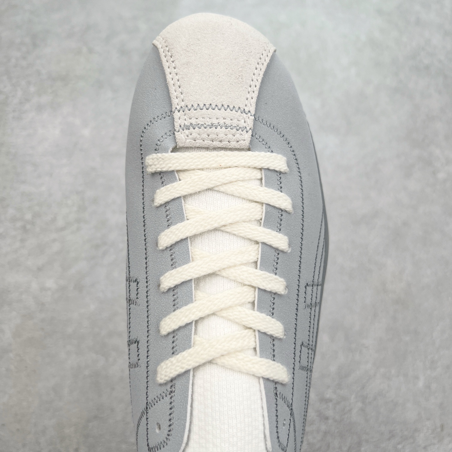 图片[4]-Onitsuka Tiger 鬼塚虎 Sclaw 轻便舒适防滑耐磨透气支撑吸汗低帮生活休闲鞋 低帮设计简洁利落 流畅的线条勾勒出随性的风格 鞋口织物收口 经典鞋袜一体 明线设计标志性logo 采用织物和柔软皮革拼接 时尚质感满满 防磨耐磨大底 上脚轻便舒适 尺码：36 37 37.5 38 39 39.5 40 40.5 41.5 42 42.5 43.5 44 45-选品中心