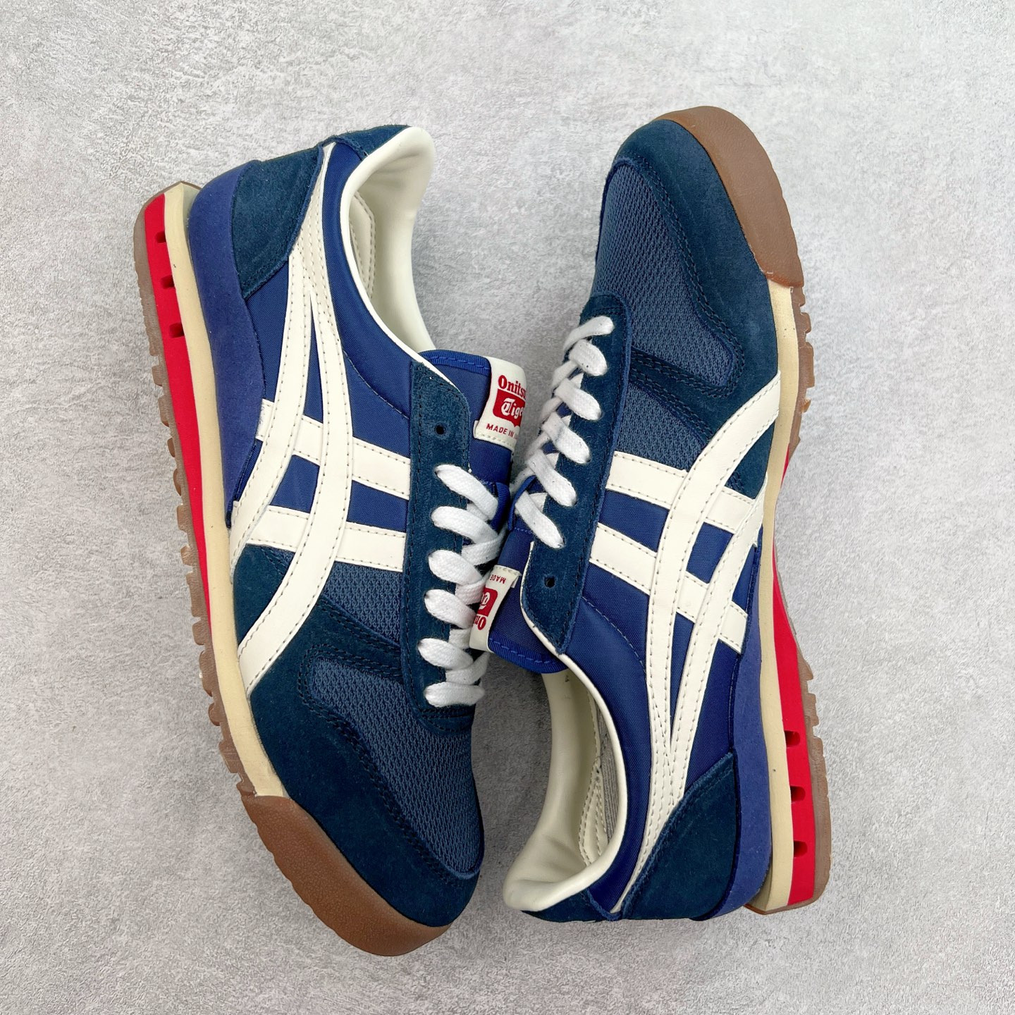 图片[3]-Asics Onitsuka Tiger Ultimate 81 EX 亚瑟士终极系列低帮复古风百搭皮革休闲运动慢跑鞋 采用软质荔枝纹牛培皮鞋面材质 配置OrthoLite鞋垫 轻质Eva缓震组合耐磨橡胶外底 Onitsuka Tiger 鬼塚虎 ULTIMATE 81EX 1183B510 中性款运动鞋 鞋跟底部的缓震孔设计以及TPU后跟保护片强化稳定性 造就合乎新时代高性能运动鞋标准的现代鞋款 牛皮革鞋面 FLYTEFOAM Propel中底增强缓震性与回弹性 鞋跟处采用fuzeGEL缓震胶科技 强化缓震 OrthoLite鞋垫 进一步强化缓震Gel-Kayano超轻量专业运动慢跑鞋 货号：1183B510-103 尺码：36-45-选品中心