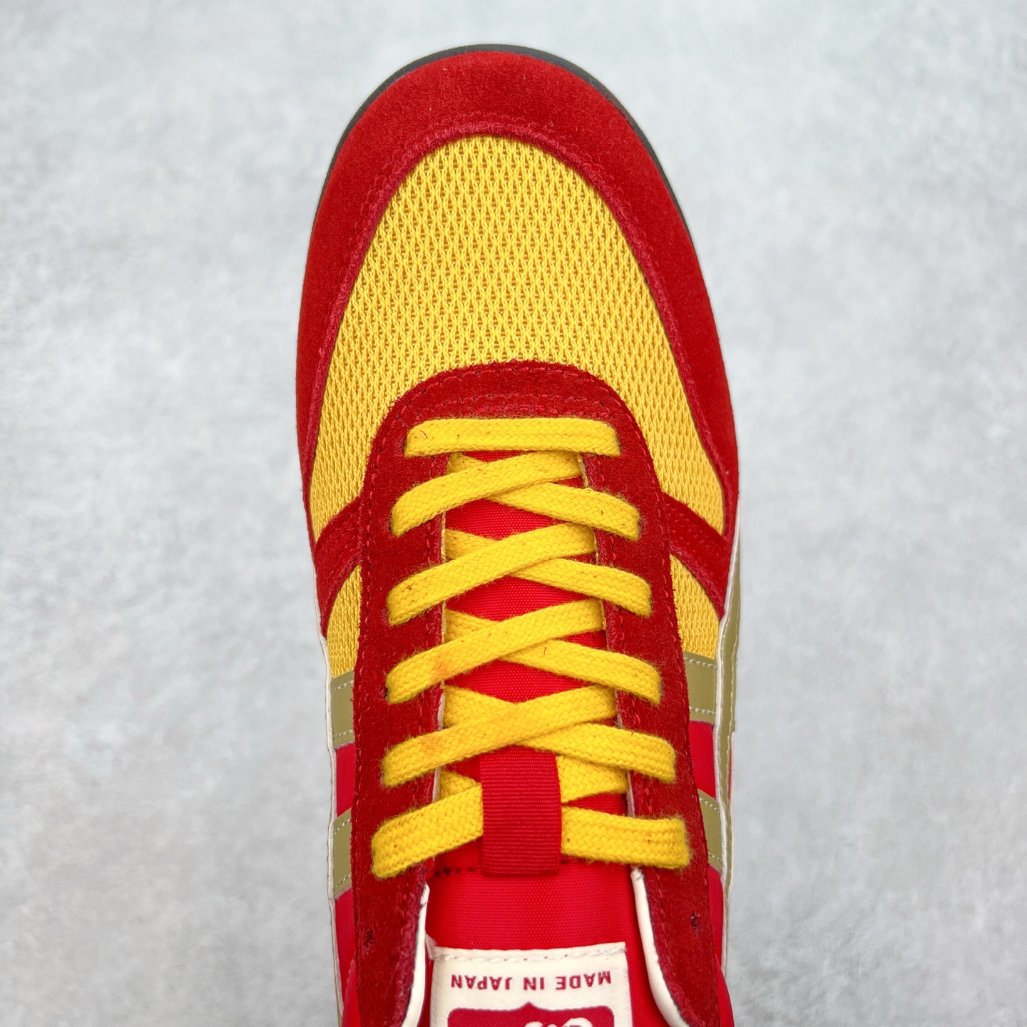 图片[4]-Asics Onitsuka Tiger Ultimate 81 EX 亚瑟士终极系列低帮复古风百搭皮革休闲运动慢跑鞋 采用软质荔枝纹牛培皮鞋面材质 配置OrthoLite鞋垫 轻质Eva缓震组合耐磨橡胶外底 Onitsuka Tiger 鬼塚虎 ULTIMATE 81EX 1183B510 中性款运动鞋 鞋跟底部的缓震孔设计以及TPU后跟保护片强化稳定性 造就合乎新时代高性能运动鞋标准的现代鞋款 牛皮革鞋面 FLYTEFOAM Propel中底增强缓震性与回弹性 鞋跟处采用fuzeGEL缓震胶科技 强化缓震 OrthoLite鞋垫 进一步强化缓震Gel-Kayano超轻量专业运动慢跑鞋 货号：1183B510-103 尺码：36-45-选品中心