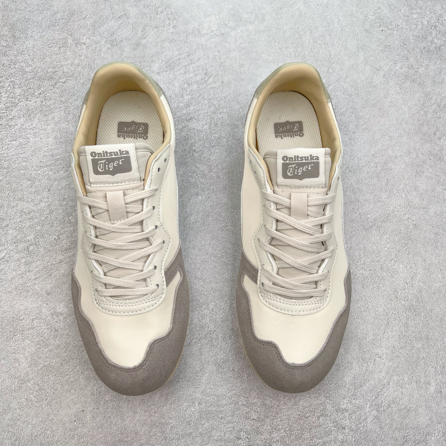 图片[2]-Onitsuka 鬼冢虎 Serrano系列 潮流舒适轻便生活休闲鞋 上架实拍鞋面采用翻毛皮和牛津布面设计制作，透气性好，包裹感很强。鞋底采用防滑耐磨橡胶大底，脚感轻便舒适。鞋掌做了加宽处理，穿着更加舒适。尺码：36 37 37.5 38 39 39.5 40 40.5 41.5 42 42.5 43.5 44 45-选品中心