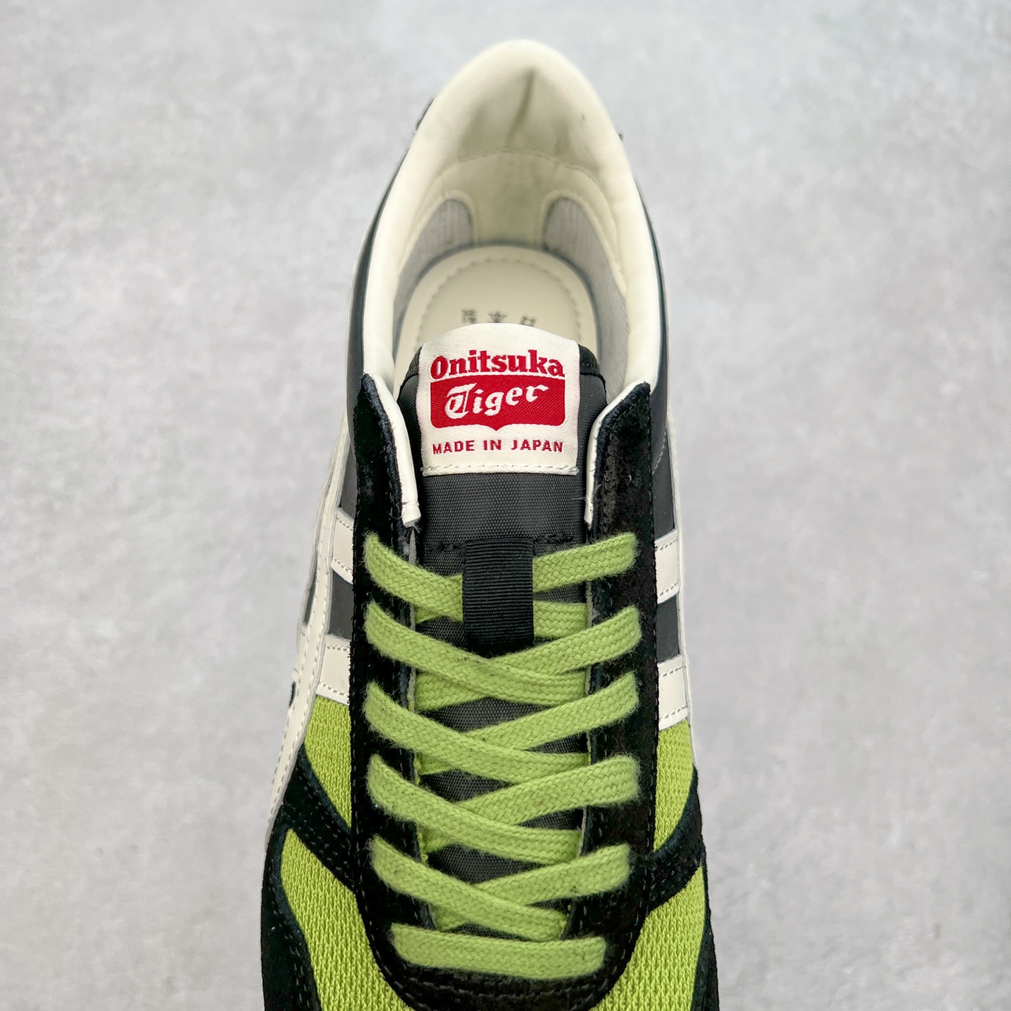 图片[5]-Asics Onitsuka Tiger Ultimate 81 EX 亚瑟士终极系列低帮复古风百搭皮革休闲运动慢跑鞋 采用软质荔枝纹牛培皮鞋面材质 配置OrthoLite鞋垫 轻质Eva缓震组合耐磨橡胶外底 Onitsuka Tiger 鬼塚虎 ULTIMATE 81EX 1183B510 中性款运动鞋 鞋跟底部的缓震孔设计以及TPU后跟保护片强化稳定性 造就合乎新时代高性能运动鞋标准的现代鞋款 牛皮革鞋面 FLYTEFOAM Propel中底增强缓震性与回弹性 鞋跟处采用fuzeGEL缓震胶科技 强化缓震 OrthoLite鞋垫 进一步强化缓震Gel-Kayano超轻量专业运动慢跑鞋 货号：1183B510-103 尺码：36-45-选品中心