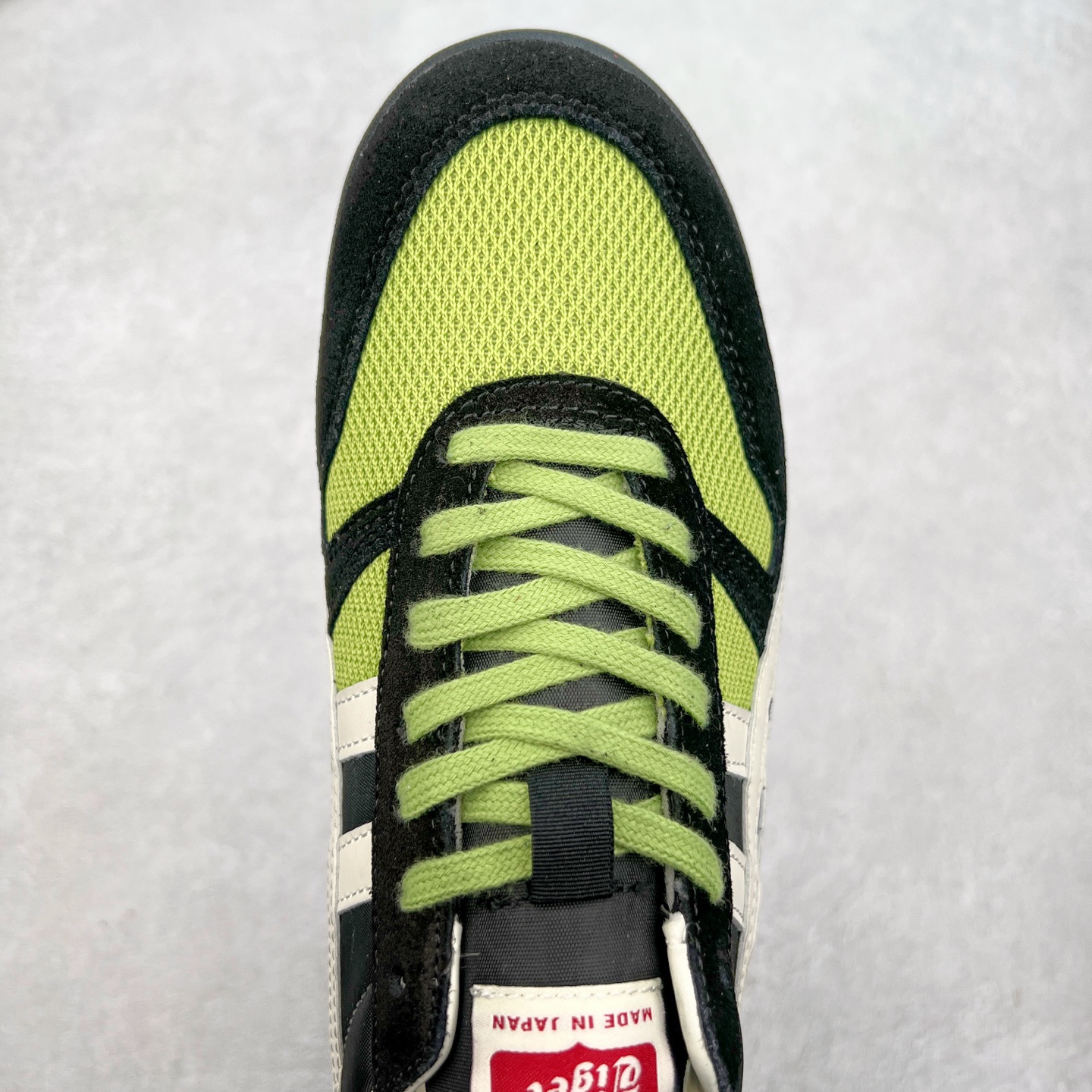 图片[4]-Asics Onitsuka Tiger Ultimate 81 EX 亚瑟士终极系列低帮复古风百搭皮革休闲运动慢跑鞋 采用软质荔枝纹牛培皮鞋面材质 配置OrthoLite鞋垫 轻质Eva缓震组合耐磨橡胶外底 Onitsuka Tiger 鬼塚虎 ULTIMATE 81EX 1183B510 中性款运动鞋 鞋跟底部的缓震孔设计以及TPU后跟保护片强化稳定性 造就合乎新时代高性能运动鞋标准的现代鞋款 牛皮革鞋面 FLYTEFOAM Propel中底增强缓震性与回弹性 鞋跟处采用fuzeGEL缓震胶科技 强化缓震 OrthoLite鞋垫 进一步强化缓震Gel-Kayano超轻量专业运动慢跑鞋 货号：1183B510-103 尺码：36-45-选品中心