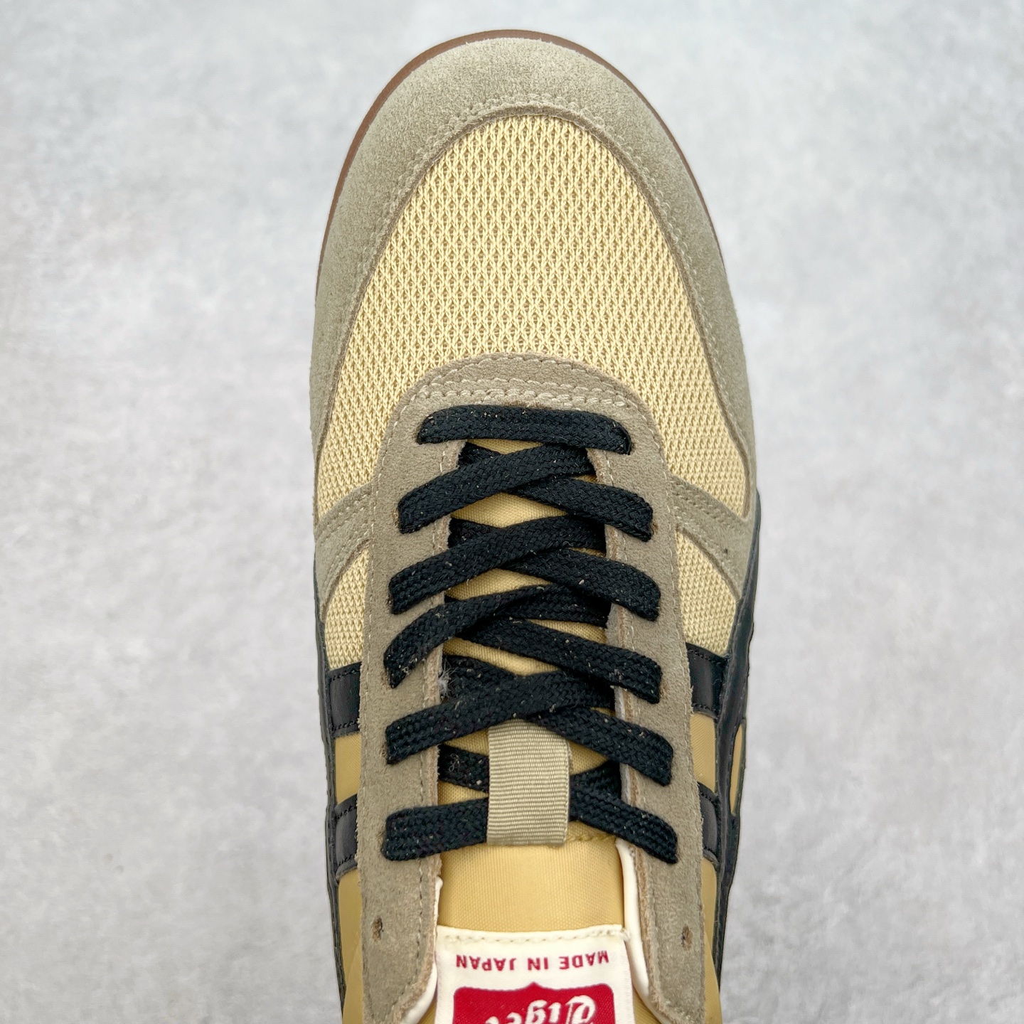 图片[4]-Asics Onitsuka Tiger Ultimate 81 EX 亚瑟士终极系列低帮复古风百搭皮革休闲运动慢跑鞋 采用软质荔枝纹牛培皮鞋面材质 配置OrthoLite鞋垫 轻质Eva缓震组合耐磨橡胶外底 Onitsuka Tiger 鬼塚虎 ULTIMATE 81EX 1183B510 中性款运动鞋 鞋跟底部的缓震孔设计以及TPU后跟保护片强化稳定性 造就合乎新时代高性能运动鞋标准的现代鞋款 牛皮革鞋面 FLYTEFOAM Propel中底增强缓震性与回弹性 鞋跟处采用fuzeGEL缓震胶科技 强化缓震 OrthoLite鞋垫 进一步强化缓震Gel-Kayano超轻量专业运动慢跑鞋 货号：1183B510-103 尺码：36-45-选品中心