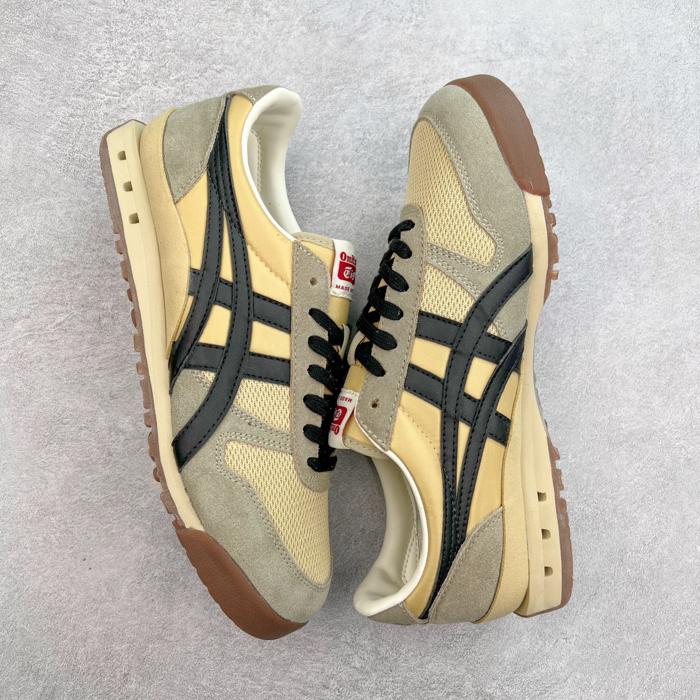 图片[3]-Asics Onitsuka Tiger Ultimate 81 EX 亚瑟士终极系列低帮复古风百搭皮革休闲运动慢跑鞋 采用软质荔枝纹牛培皮鞋面材质 配置OrthoLite鞋垫 轻质Eva缓震组合耐磨橡胶外底 Onitsuka Tiger 鬼塚虎 ULTIMATE 81EX 1183B510 中性款运动鞋 鞋跟底部的缓震孔设计以及TPU后跟保护片强化稳定性 造就合乎新时代高性能运动鞋标准的现代鞋款 牛皮革鞋面 FLYTEFOAM Propel中底增强缓震性与回弹性 鞋跟处采用fuzeGEL缓震胶科技 强化缓震 OrthoLite鞋垫 进一步强化缓震Gel-Kayano超轻量专业运动慢跑鞋 货号：1183B510-103 尺码：36-45-选品中心