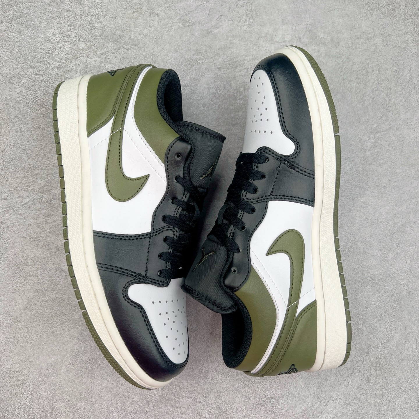 图片[3]-＃福利特价 Air Jordan AJ1 Low 低帮系列 百分百全新货品 零氧化发霉 给足利润空间操作 超乎所想的高性价比 原装楦头纸板开发 完美鞋型 超高清洁度 鞋型不臃肿别扭 原厂内置全掌气垫 A模大底 鞋舌AJ原厂专用牛津布 AJ专用反口珍珠布 原厂无杂质高弹内里海棉 特殊封边弹力鞋带 原鞋开模 拒绝公底 购置公司同步原材料 都有细节原汁原味 忠于原版 尺码：36 36.5 37.5 38 38.5 39 40 40.5 41 42 42.5 43 44 44.5 45 46-选品中心