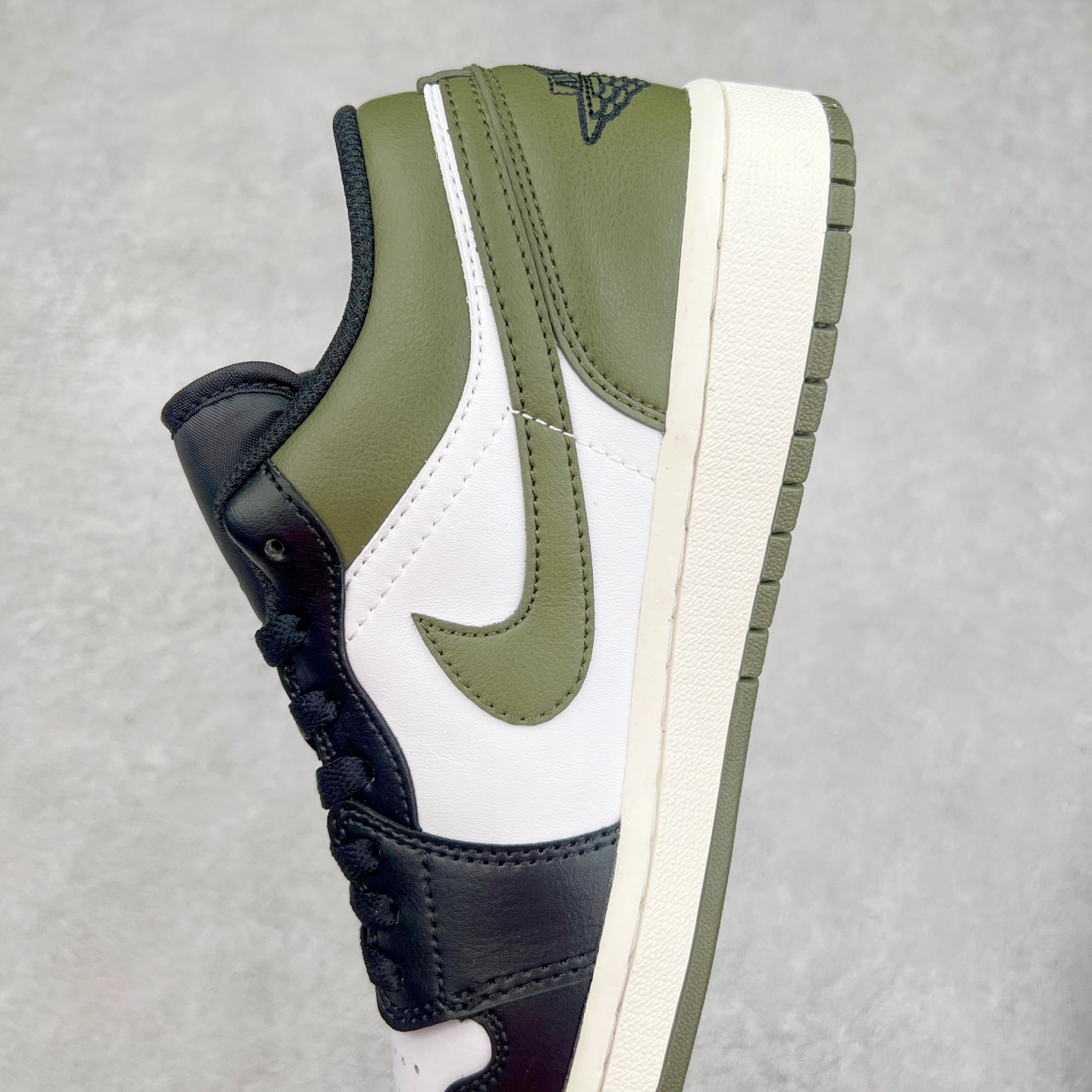 图片[7]-＃福利特价 Air Jordan AJ1 Low 低帮系列 百分百全新货品 零氧化发霉 给足利润空间操作 超乎所想的高性价比 原装楦头纸板开发 完美鞋型 超高清洁度 鞋型不臃肿别扭 原厂内置全掌气垫 A模大底 鞋舌AJ原厂专用牛津布 AJ专用反口珍珠布 原厂无杂质高弹内里海棉 特殊封边弹力鞋带 原鞋开模 拒绝公底 购置公司同步原材料 都有细节原汁原味 忠于原版 尺码：36 36.5 37.5 38 38.5 39 40 40.5 41 42 42.5 43 44 44.5 45 46-选品中心