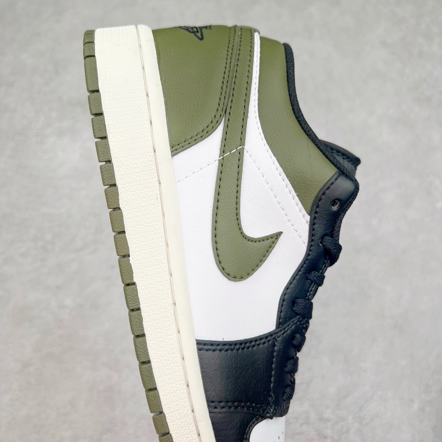 图片[6]-＃福利特价 Air Jordan AJ1 Low 低帮系列 百分百全新货品 零氧化发霉 给足利润空间操作 超乎所想的高性价比 原装楦头纸板开发 完美鞋型 超高清洁度 鞋型不臃肿别扭 原厂内置全掌气垫 A模大底 鞋舌AJ原厂专用牛津布 AJ专用反口珍珠布 原厂无杂质高弹内里海棉 特殊封边弹力鞋带 原鞋开模 拒绝公底 购置公司同步原材料 都有细节原汁原味 忠于原版 尺码：36 36.5 37.5 38 38.5 39 40 40.5 41 42 42.5 43 44 44.5 45 46-选品中心