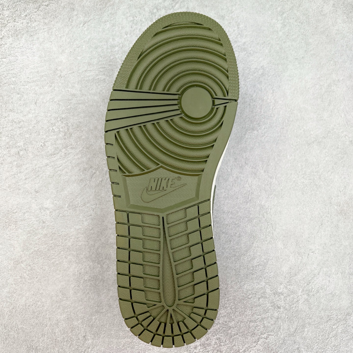 图片[9]-＃福利特价 Air Jordan AJ1 Low 低帮系列 百分百全新货品 零氧化发霉 给足利润空间操作 超乎所想的高性价比 原装楦头纸板开发 完美鞋型 超高清洁度 鞋型不臃肿别扭 原厂内置全掌气垫 A模大底 鞋舌AJ原厂专用牛津布 AJ专用反口珍珠布 原厂无杂质高弹内里海棉 特殊封边弹力鞋带 原鞋开模 拒绝公底 购置公司同步原材料 都有细节原汁原味 忠于原版 尺码：36 36.5 37.5 38 38.5 39 40 40.5 41 42 42.5 43 44 44.5 45 46-选品中心