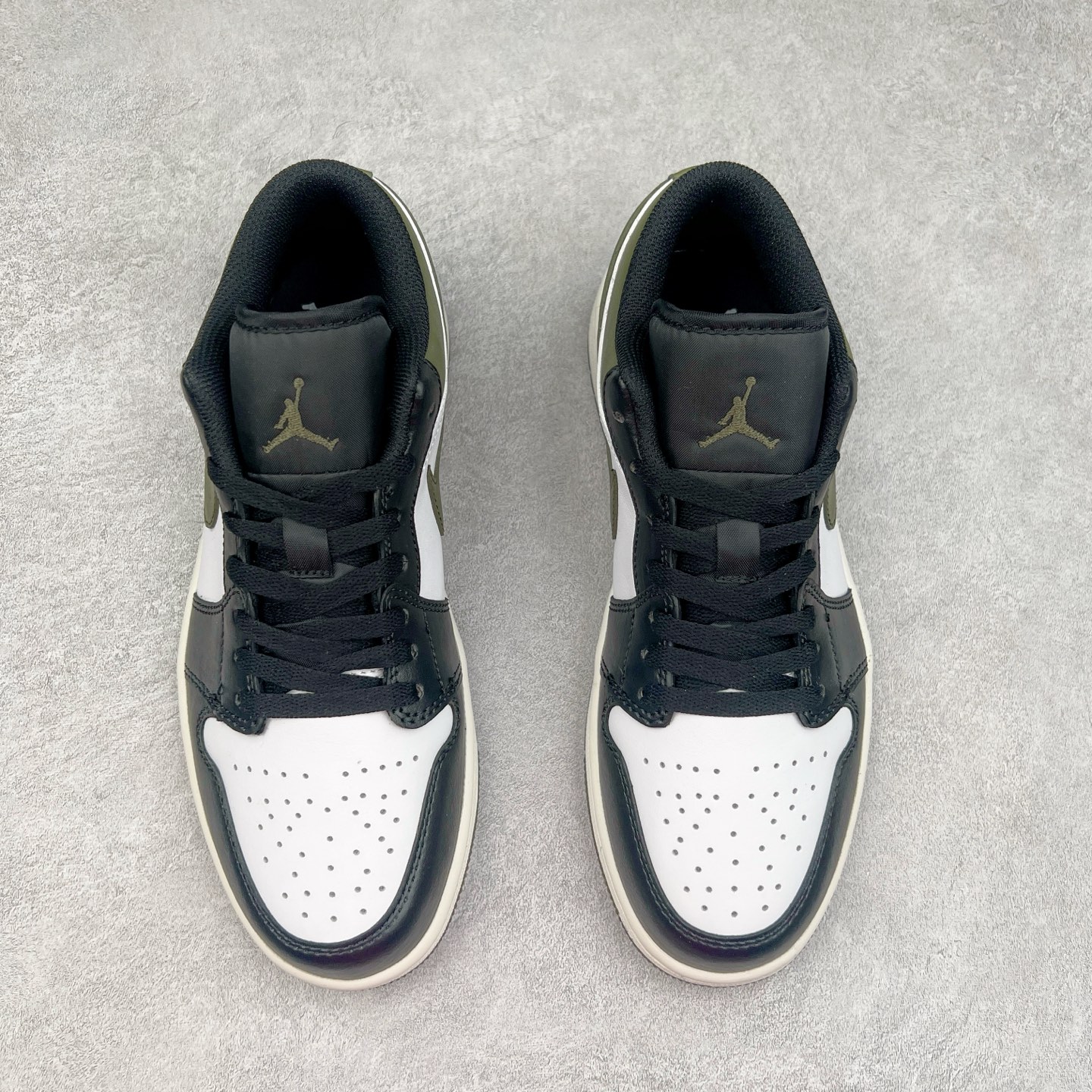 图片[2]-＃福利特价 Air Jordan AJ1 Low 低帮系列 百分百全新货品 零氧化发霉 给足利润空间操作 超乎所想的高性价比 原装楦头纸板开发 完美鞋型 超高清洁度 鞋型不臃肿别扭 原厂内置全掌气垫 A模大底 鞋舌AJ原厂专用牛津布 AJ专用反口珍珠布 原厂无杂质高弹内里海棉 特殊封边弹力鞋带 原鞋开模 拒绝公底 购置公司同步原材料 都有细节原汁原味 忠于原版 尺码：36 36.5 37.5 38 38.5 39 40 40.5 41 42 42.5 43 44 44.5 45 46-选品中心