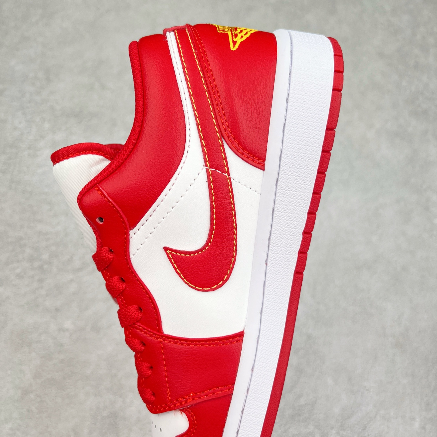 图片[7]-＃福利特价 Air Jordan AJ1 Low 低帮系列 百分百全新货品 零氧化发霉 给足利润空间操作 超乎所想的高性价比 原装楦头纸板开发 完美鞋型 超高清洁度 鞋型不臃肿别扭 原厂内置全掌气垫 A模大底 鞋舌AJ原厂专用牛津布 AJ专用反口珍珠布 原厂无杂质高弹内里海棉 特殊封边弹力鞋带 原鞋开模 拒绝公底 购置公司同步原材料 都有细节原汁原味 忠于原版 尺码：36 36.5 37.5 38 38.5 39 40 40.5 41 42 42.5 43 44 44.5 45 46-选品中心