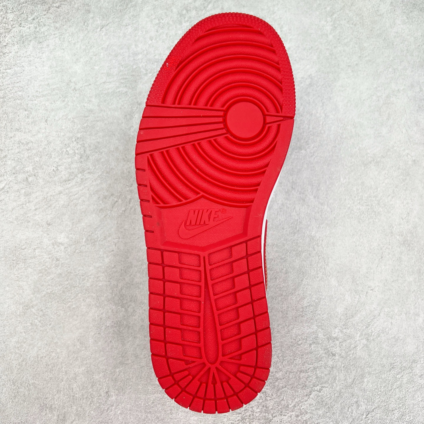 图片[9]-＃福利特价 Air Jordan AJ1 Low 低帮系列 百分百全新货品 零氧化发霉 给足利润空间操作 超乎所想的高性价比 原装楦头纸板开发 完美鞋型 超高清洁度 鞋型不臃肿别扭 原厂内置全掌气垫 A模大底 鞋舌AJ原厂专用牛津布 AJ专用反口珍珠布 原厂无杂质高弹内里海棉 特殊封边弹力鞋带 原鞋开模 拒绝公底 购置公司同步原材料 都有细节原汁原味 忠于原版 尺码：36 36.5 37.5 38 38.5 39 40 40.5 41 42 42.5 43 44 44.5 45 46-选品中心